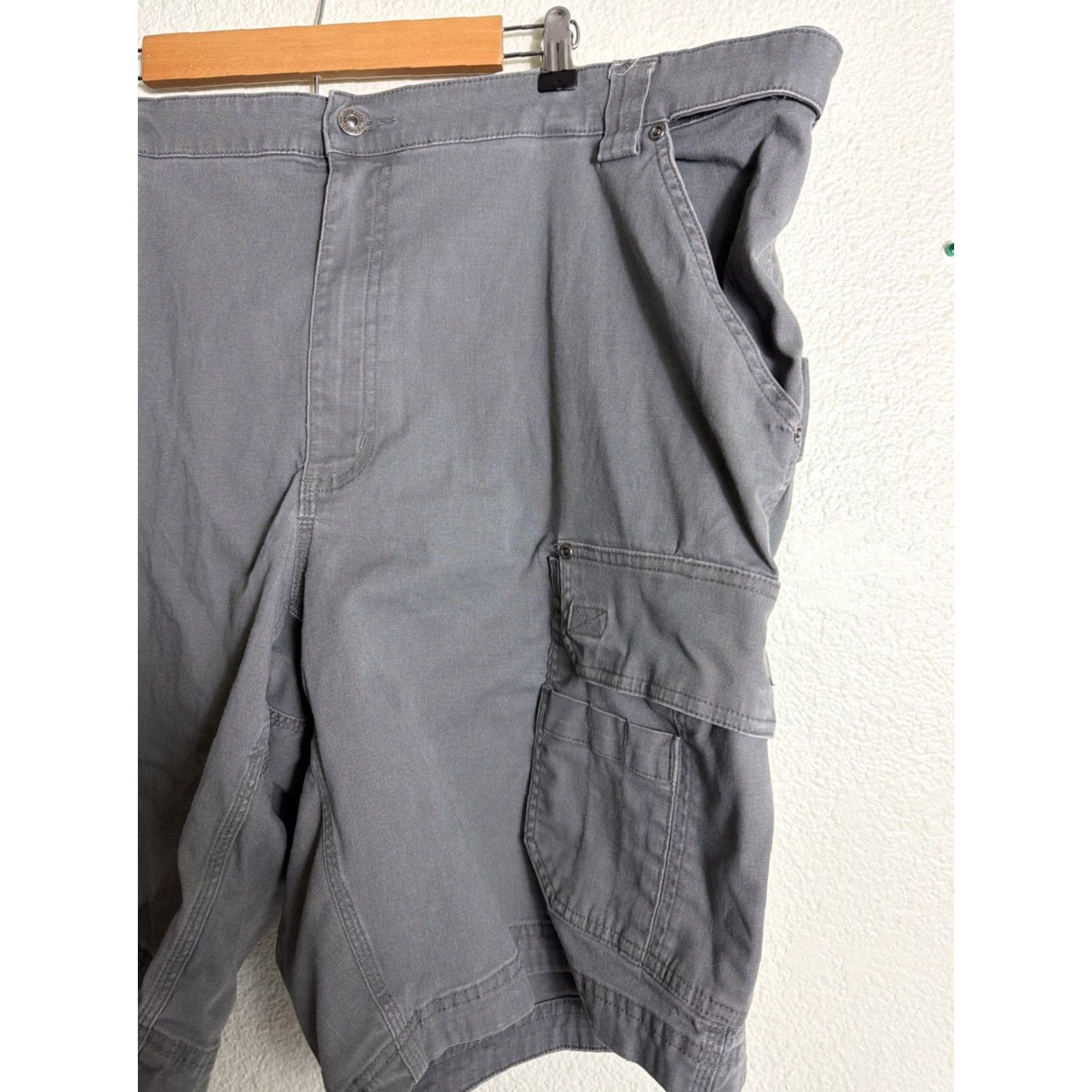 Vintage DULUTH Cargo Shorts Mens 48 Gray Workwear Inseam 11 in Flat Front Flex Firehose Coolmax Utility Cargo Shorts Size US 32 / EU 48 - 3 Thumbnail