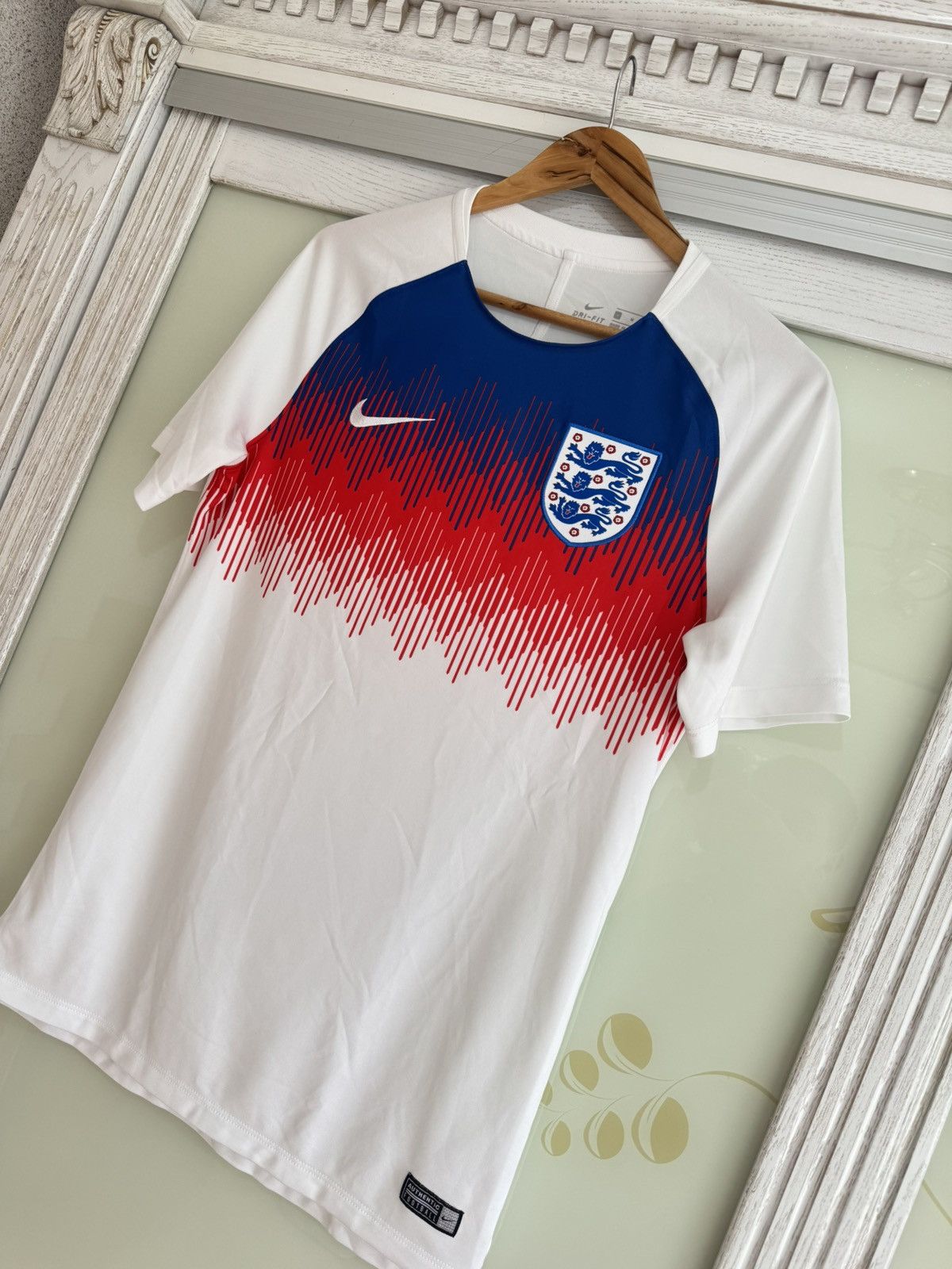 Nike England 2018-2019 Soccer Jersey Football Kit Shirt Size US M / EU 48-50 / 2 - 4 Thumbnail