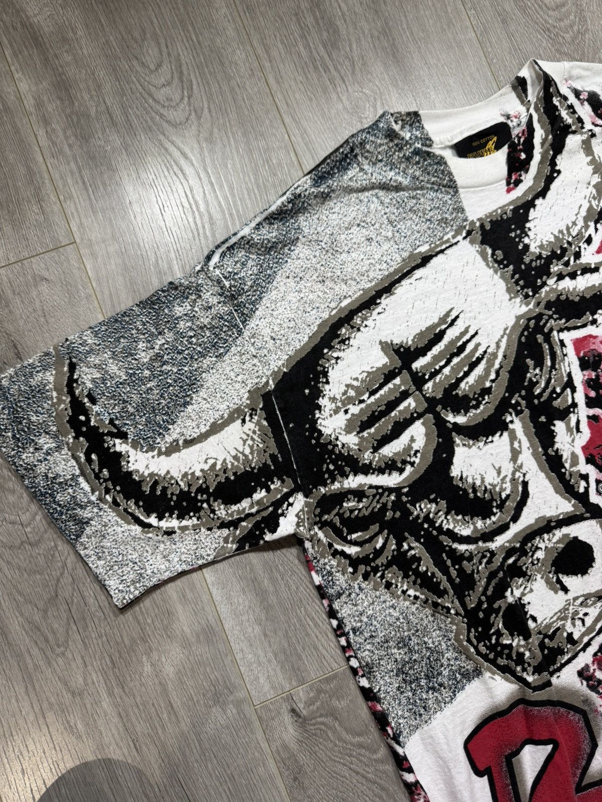 NBA Vintage 90s Chicago Bulls NBA Bulls All Over Print Tee Size US L / EU 52-54 / 3 - 3 Thumbnail