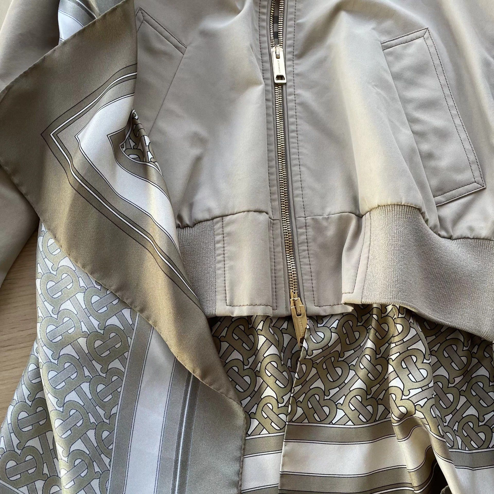 Burberry Burberry Mint Silk Print Panel Short RW Trench 38 Size XS / US 0-2 / IT 36-38 - 2 Thumbnail