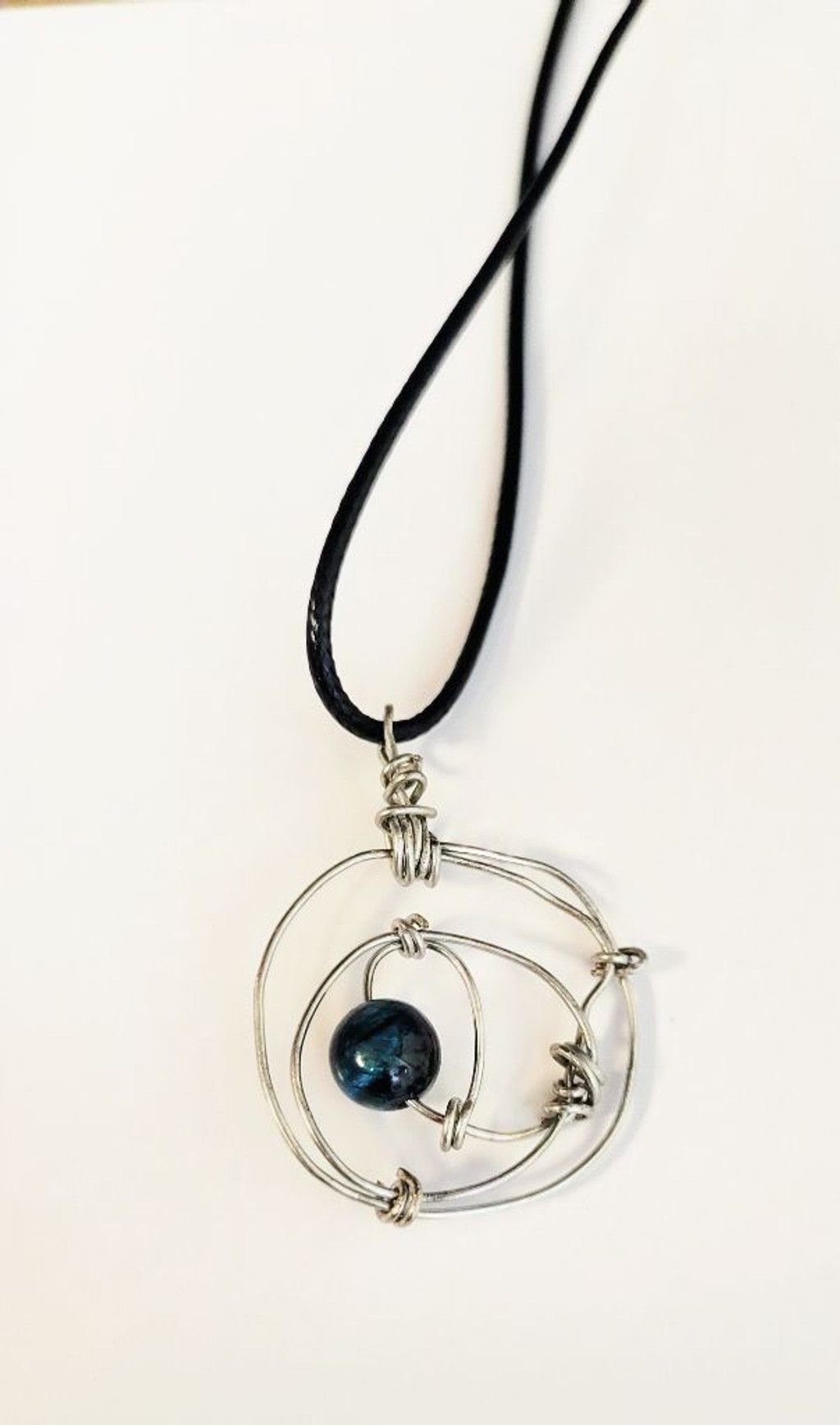 Handmade Minimalist knotted wire necklace with dragon vein agate vead Size ONE SIZE - 4 Thumbnail