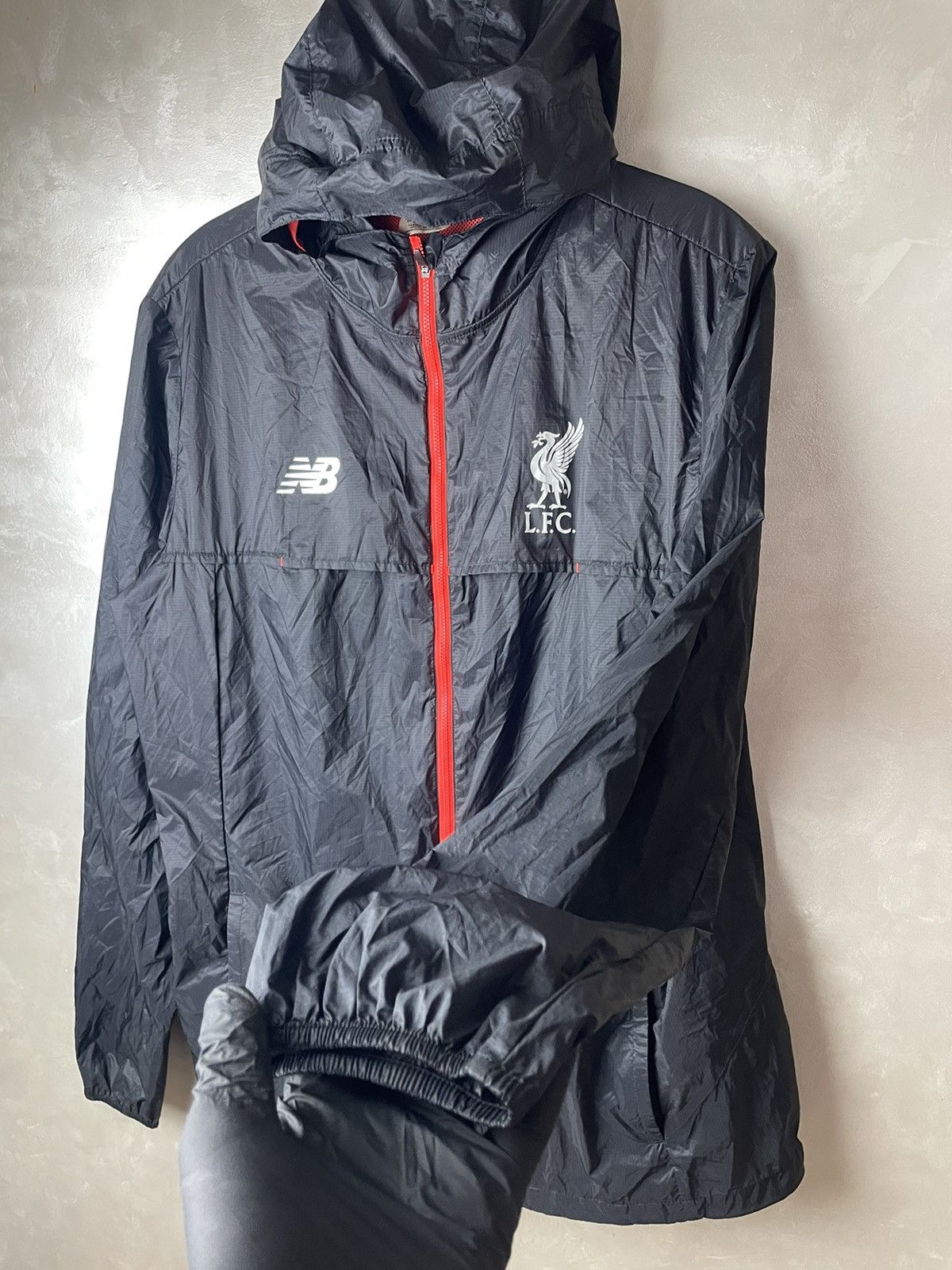New Balance LIVERPOOL 2016/2017 FOOTBALL RAIN JACKET JERSEY NEW BALANCE Size US XXL / EU 58 / 5 - 4 Thumbnail