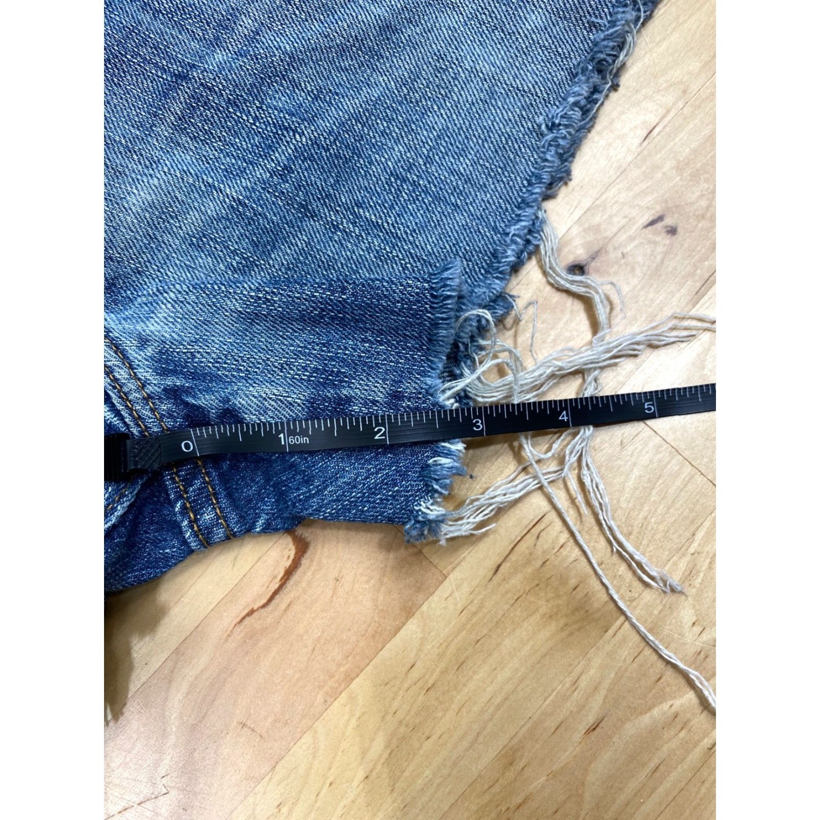 Gap Gap Jeans Womens Size 32/30 Denim Distressed 5-Pocket Belt Loops Zip Button Relaxed Straight Cropped Inseam 3 Blue Pants shorts #1926 Size 24" / US 00 / IT 34 - 6 Thumbnail