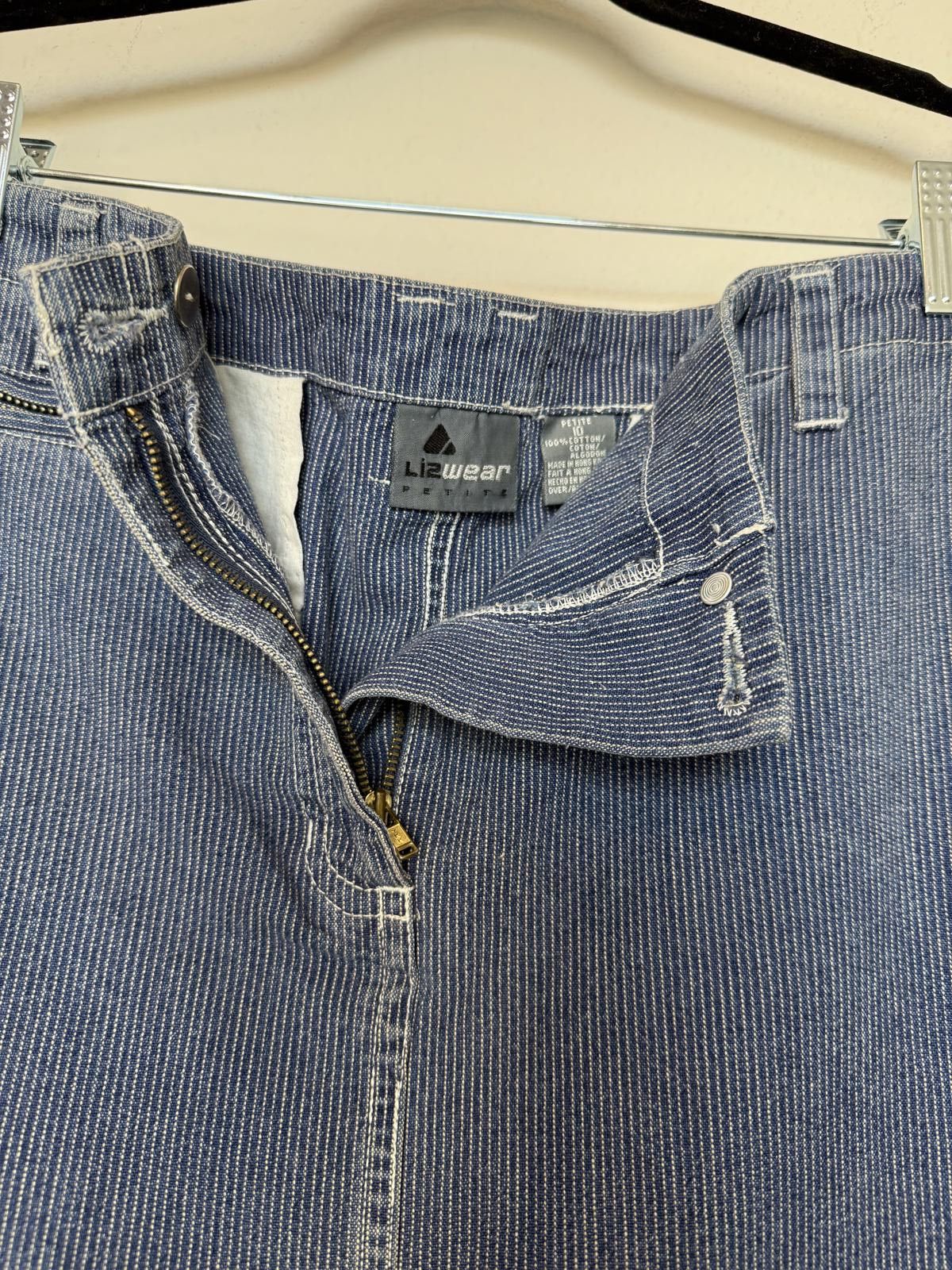 Designer Vintage 90s LizWear Pin Stripe Denim Jean Skirt Size 32" / US 10 / IT 46 - 4 Thumbnail