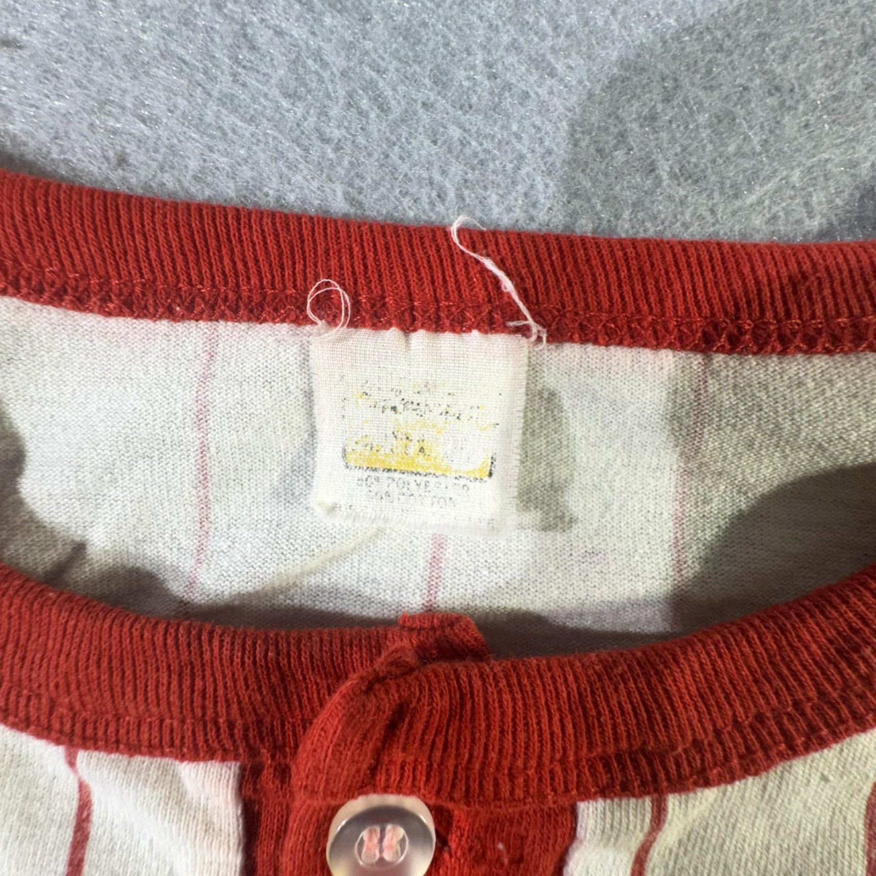 Soffe VINTAGE Southern Illinois Shirt Mens M Red White Baseball Jersey 70s 80s In Striped Henley 3/4 Sleeve College Sports Retro Size US M / EU 48-50 / 2 - 6 Thumbnail