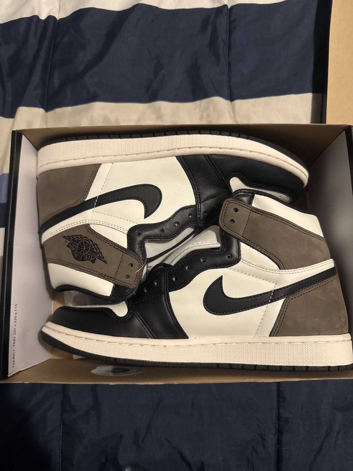 Jordan Brand Air Jordan 1 Mocha Size US 9.5 / EU 42-43 - 2 Thumbnail