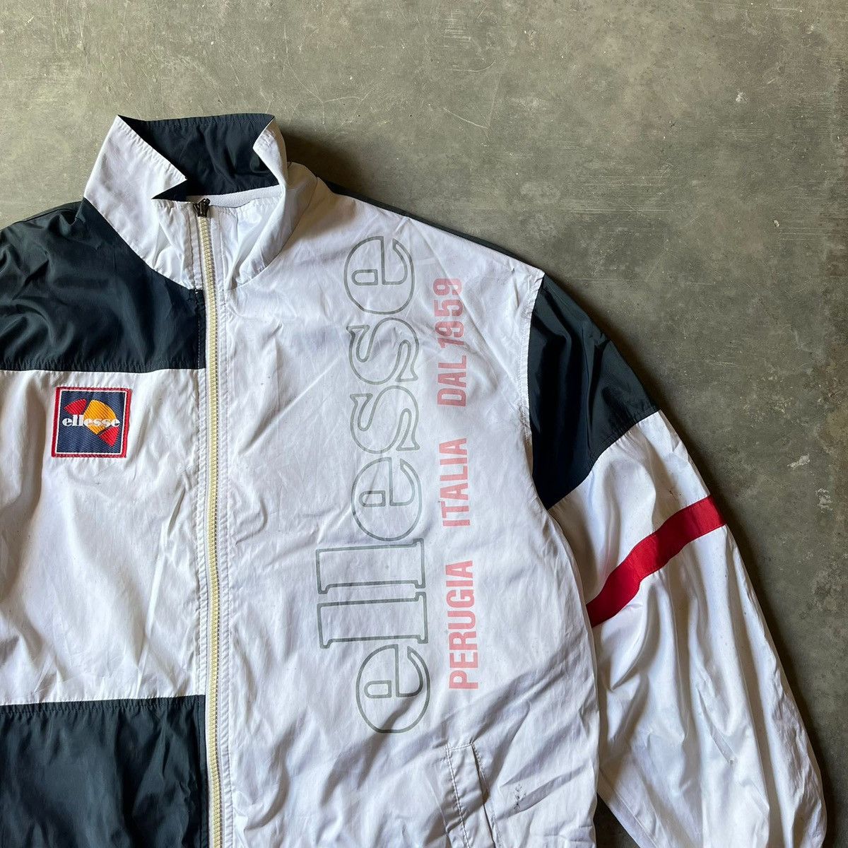 Ellesse Vintage Ellesse Perugia Italia Dal 1995 Stain Light Jacket Size US L / EU 52-54 / 3 - 4 Thumbnail