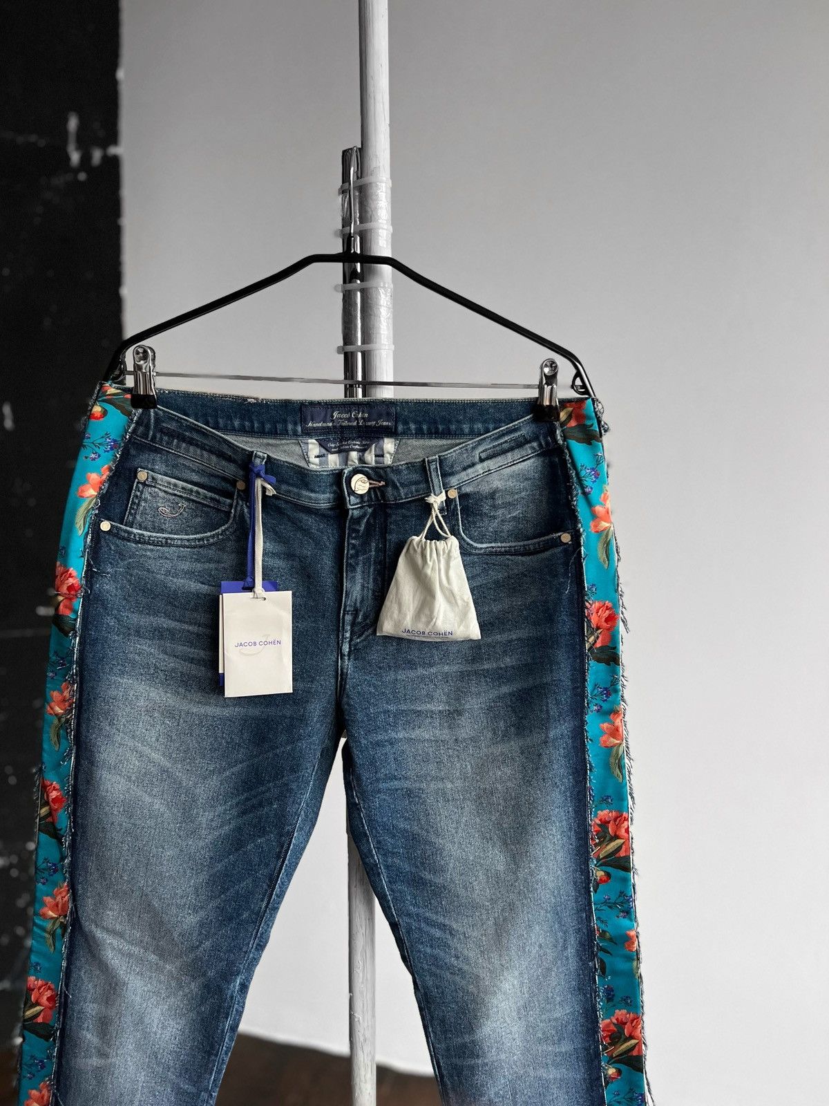 Jacob Cohen Jacob Cohen NWT Womens Blue Premium Karen Floral Jeans Size 34" / US 12 / IT 48 - 2 Thumbnail