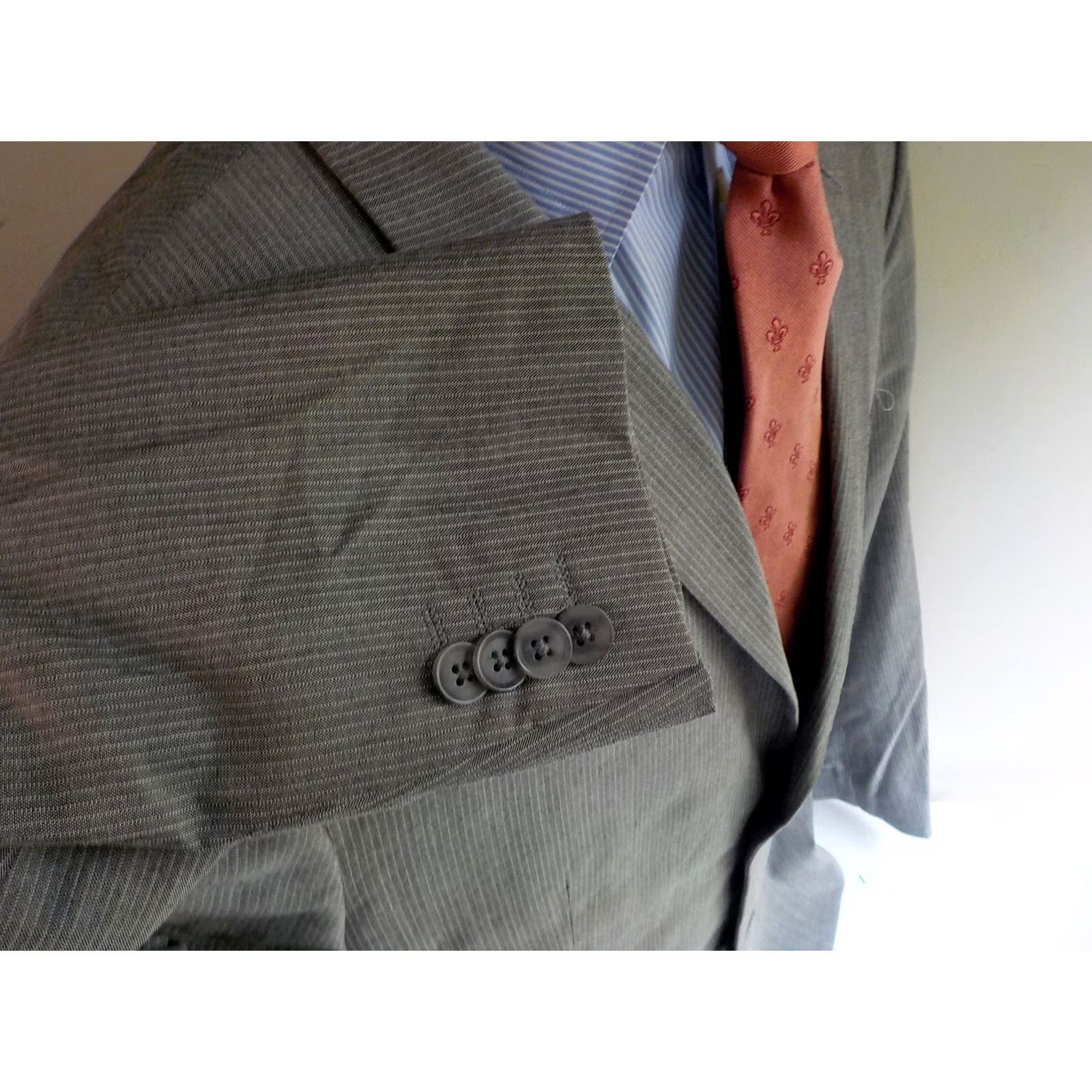 Express EXPRESS Gray Pinstriped 2 Button Notch Collar Suit 40R 34x31 Mens Wool Blend 2 Piece Size 40R - 4 Thumbnail