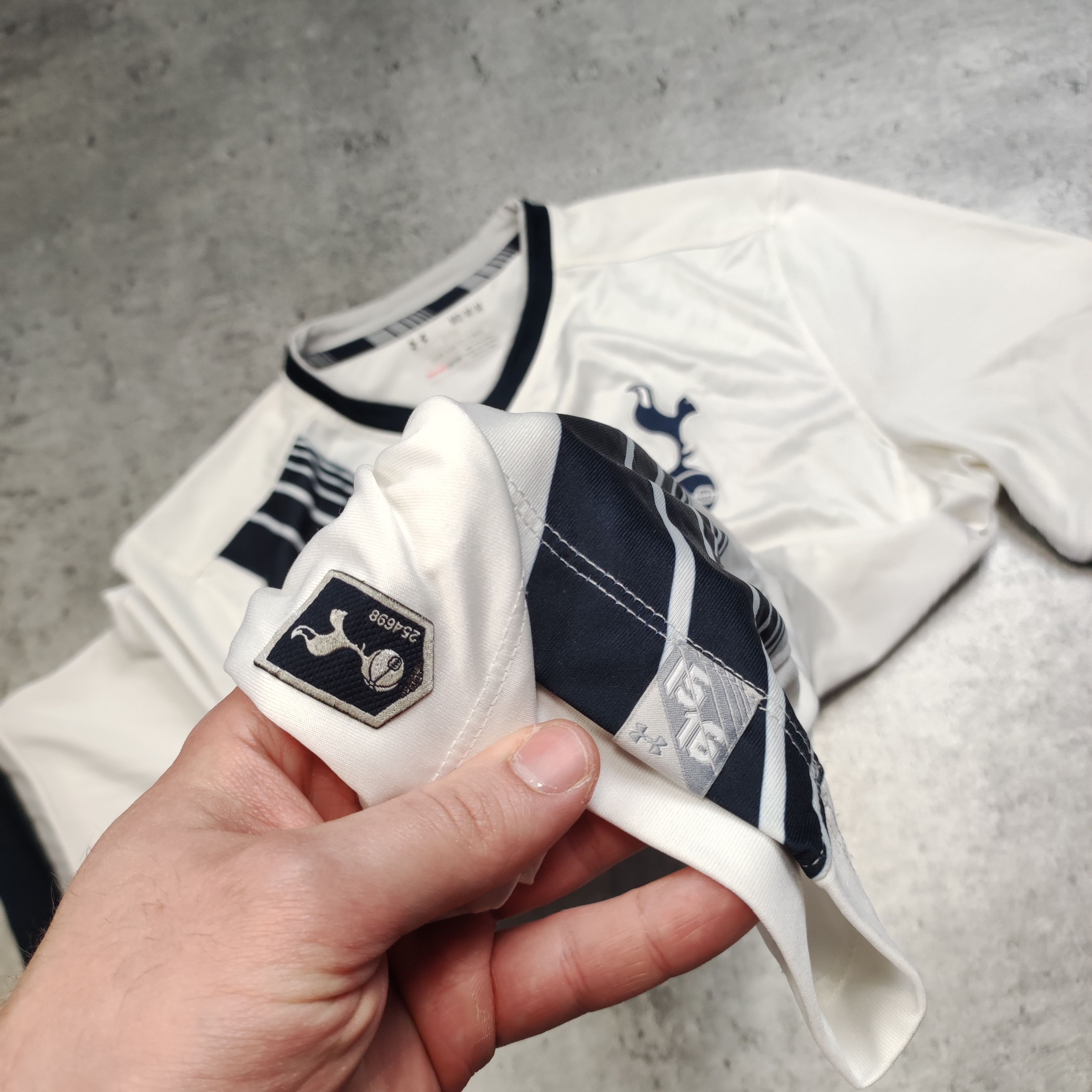 Vintage RARE Tottenham Hotspurs 2015/16 Home Under Armour Jersey Size US M / EU 48-50 / 2 - 5 Thumbnail
