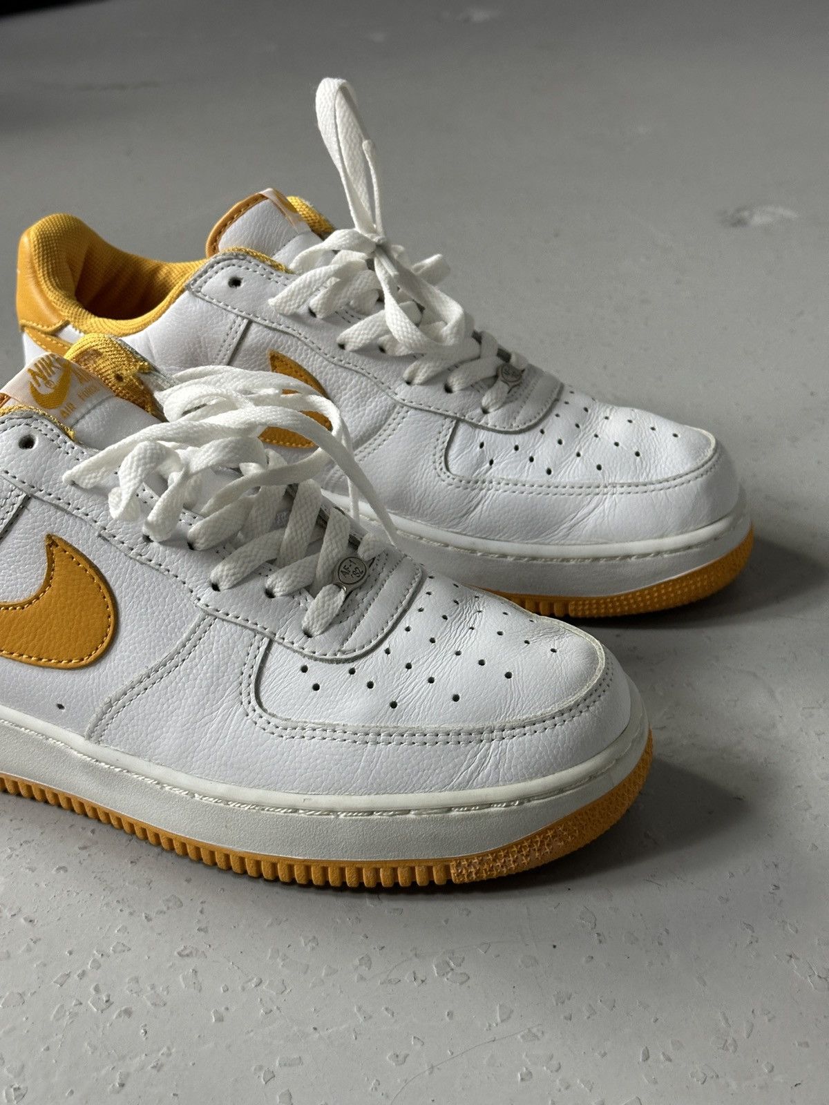 Nike Air force 1 White Canyon Gold 2002 Size US 10.5 / EU 43-44 - 6 Thumbnail