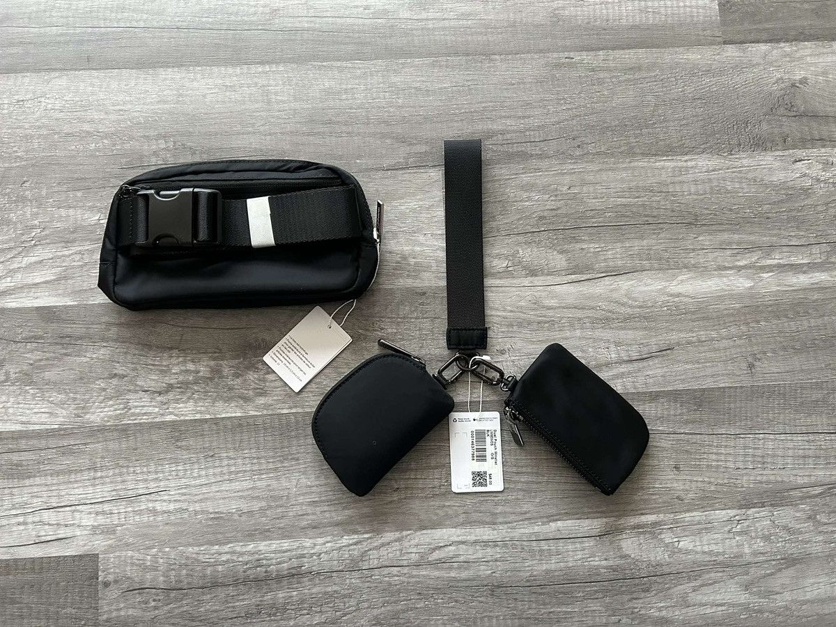 Lululemon Lululemon Bundle Belt Bag and Dual Pouch Wristlet Keychain Size ONE SIZE - 2 Thumbnail