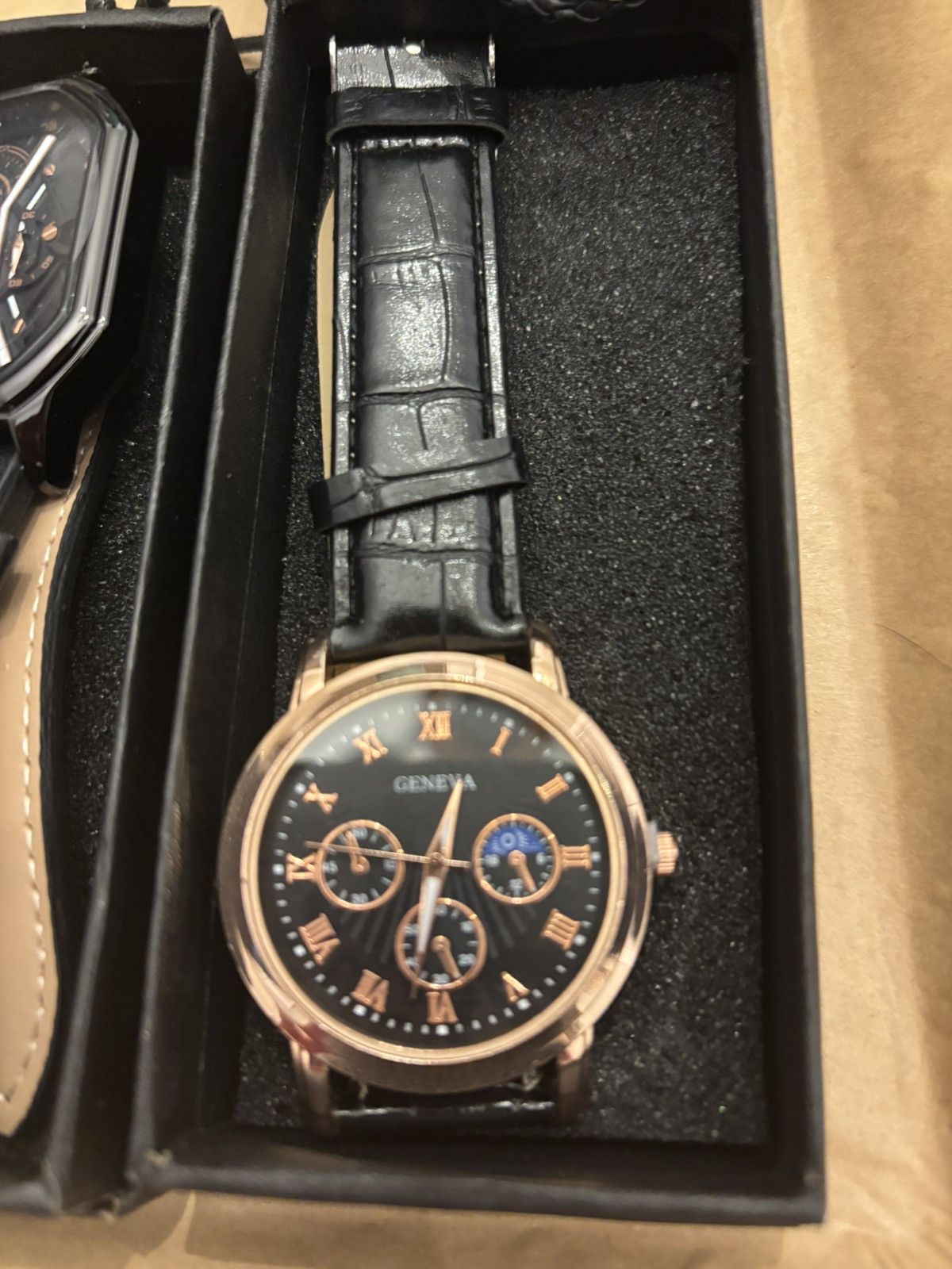 Other Men’s and women’s beautiful watches Size ONE SIZE - 1 Thumbnail
