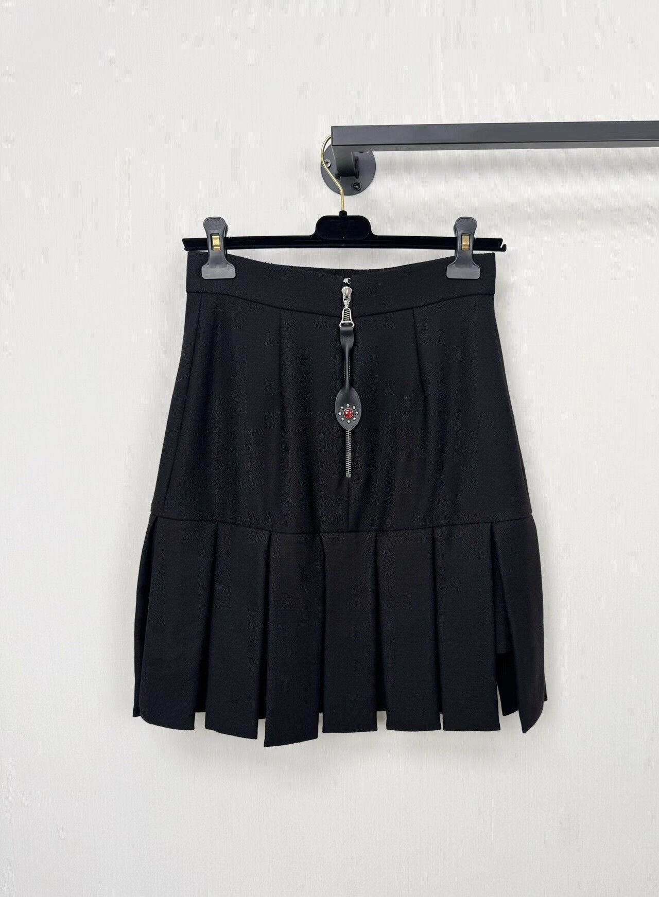 Louis Vuitton Louis Vuitton LV wool and silk skirt, Size 38" / US 16 / IT 52 - 2 Thumbnail