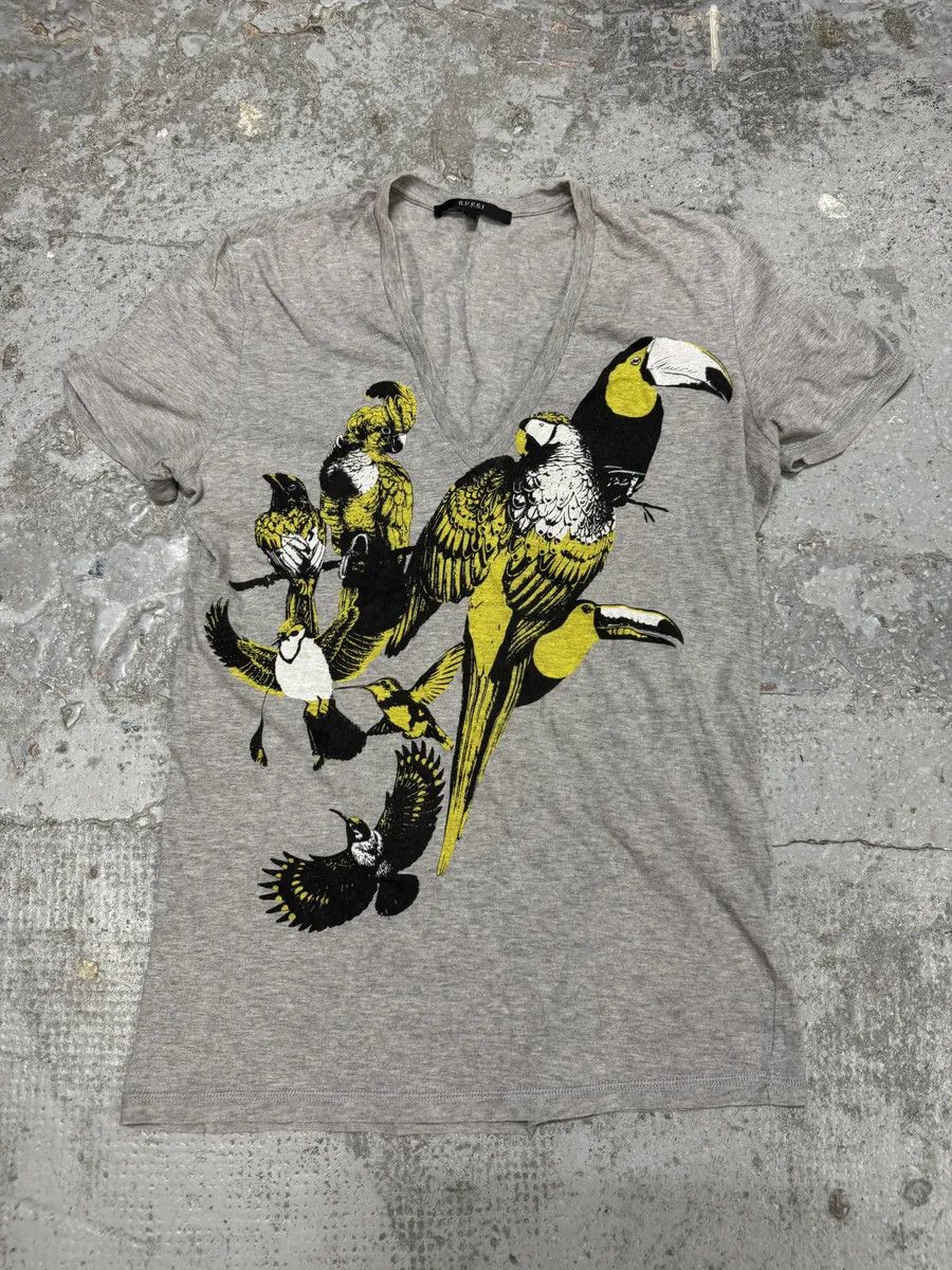 Gucci SS2008 Gucci Grey V Neck Birds Toocan T-Shirt Size US XS / EU 42 / 0 - 1 Thumbnail