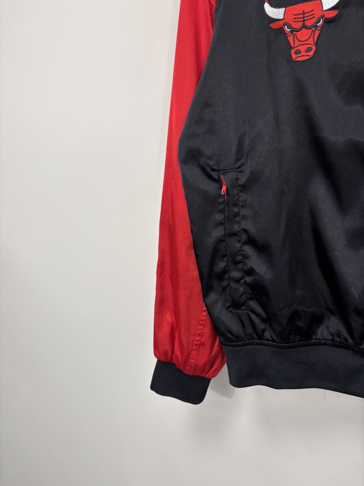 Adidas Adidas Chicago Bulls 2013 Men’s Rare NBA Satin Bomber Jacket Size US S / EU 44-46 / 1 - 6 Thumbnail