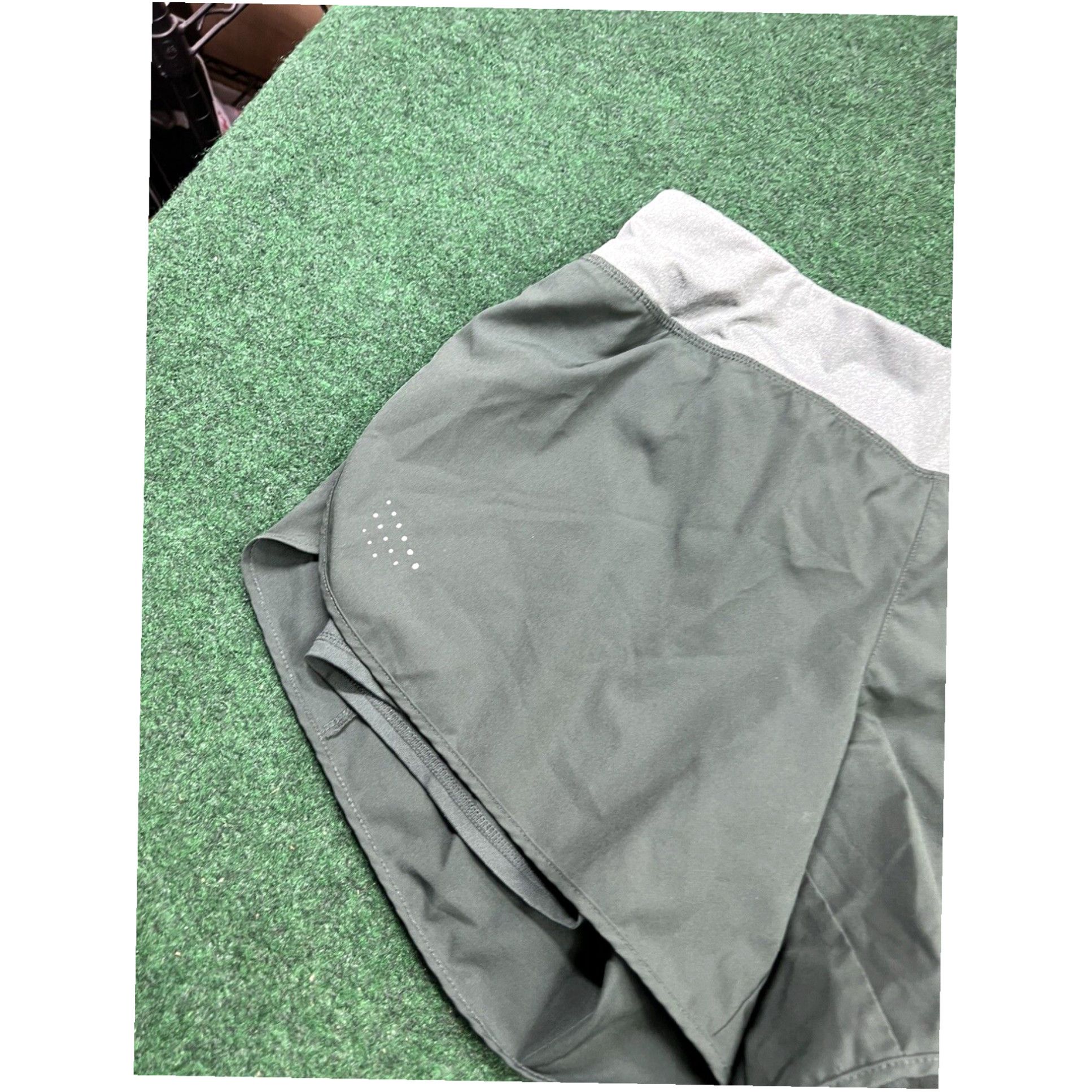 Avia Avia Womens Running Shorts With Bike Liner Sz Medium (8-10) Olive Green Size 32" / US 10 / IT 46 - 3 Thumbnail