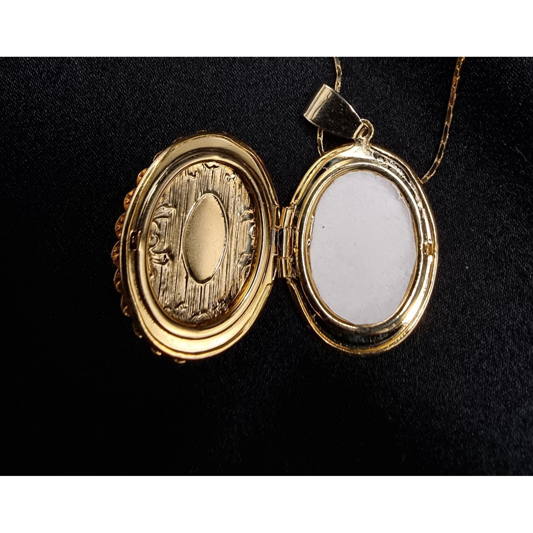 Vintage Vintage 1970's-1980's Oval Goldtone Locket Necklace With Fau Size ONE SIZE - 6 Thumbnail