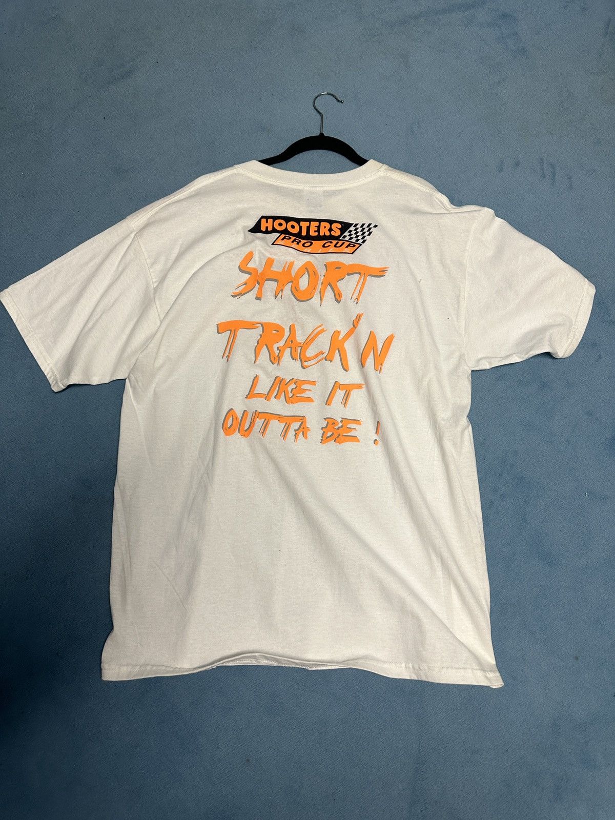 Vintage Vintage Hooters Tee Size US XL / EU 56 / 4 - 1 Thumbnail