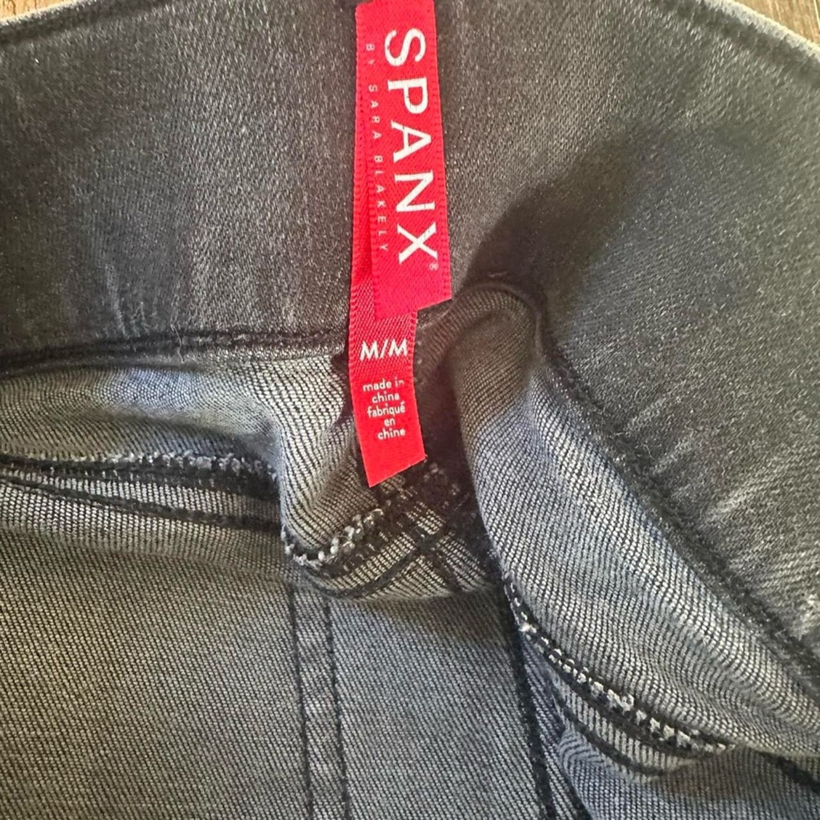 Spanx Spanx Shape Wear Small Black ripped capri denim jeggings Size 26" / US 2 / IT 38 - 3 Thumbnail