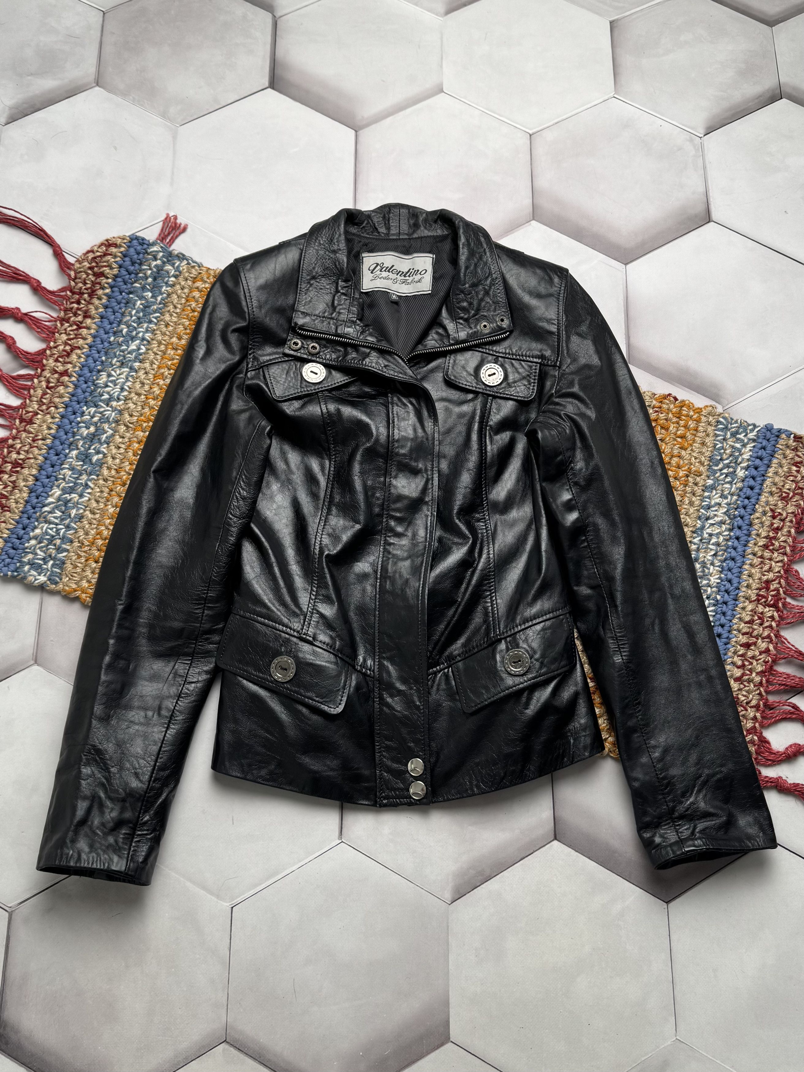 Vintage Vintage Cropped Leather Jacket (E4) Size M / US 6-8 / IT 42-44 - 1 Thumbnail