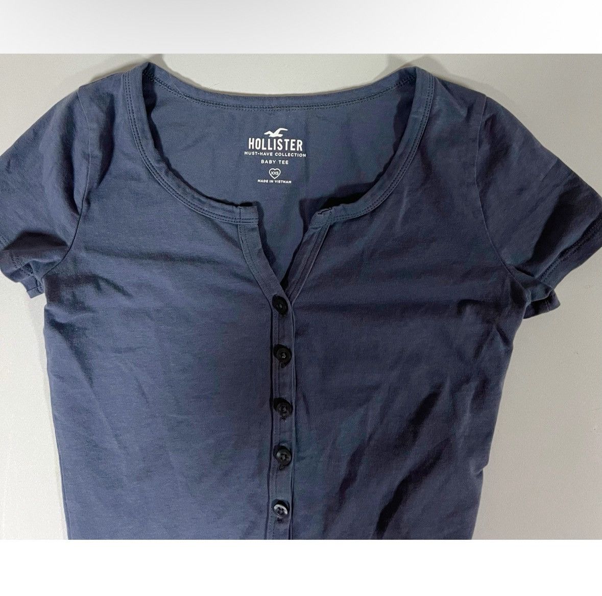 Hollister Hollister Periwinkle Button-Up Shirt Top Blouse Tee XXS 🦋✨ Size XXS / US 00 / IT 34 - 2 Thumbnail