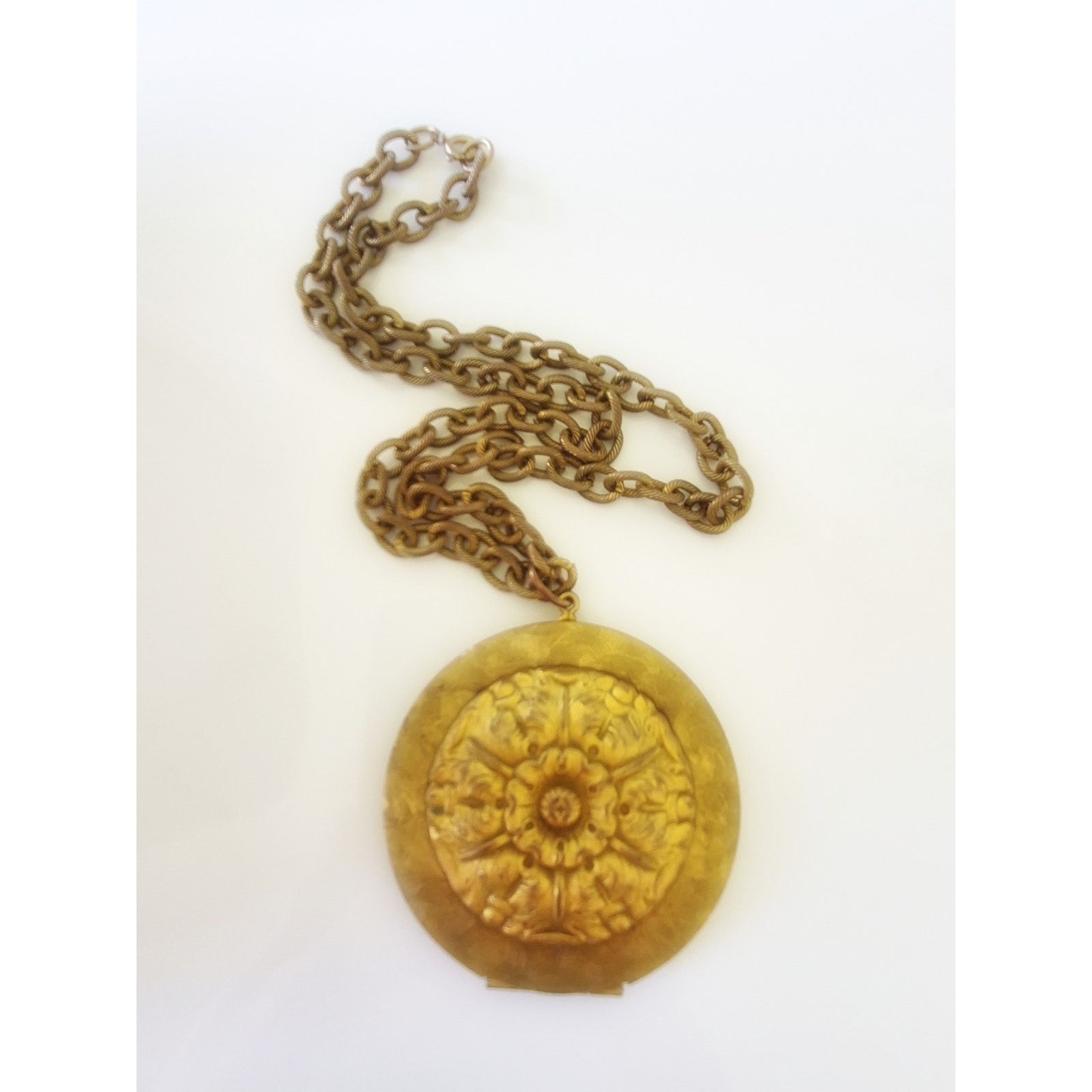 Other Vintage Large Round Ornate Locket Chain Necklace Size ONE SIZE - 2 Thumbnail