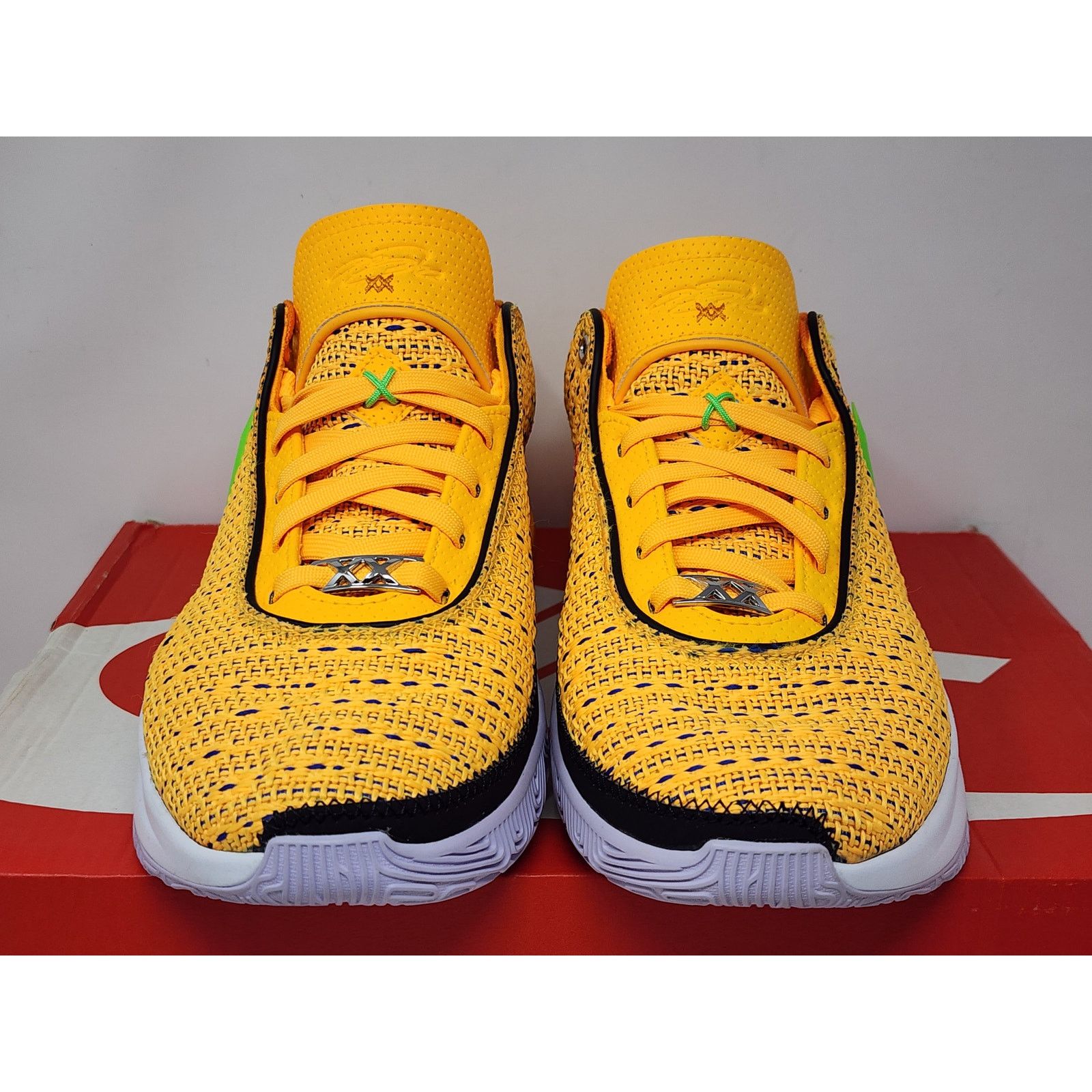 Nike DS Nike LeBron 20 LASER ORANGE DJ5422-801 Size US 8 / EU 41 - 2 Thumbnail