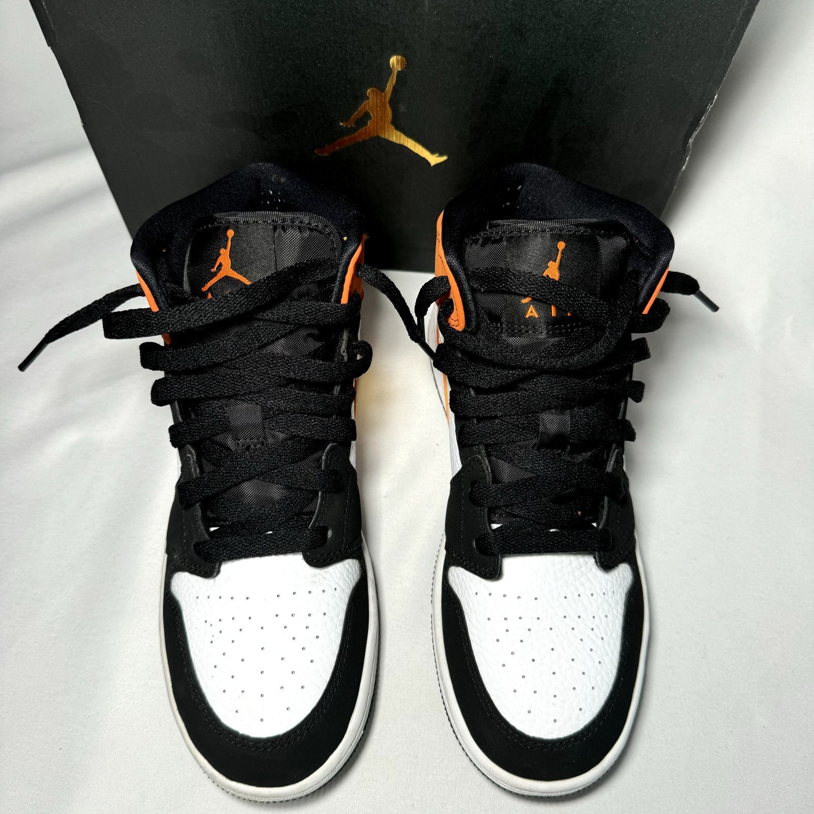 Jordan Brand × Nike Size 5 - Air Jordan 1 Mid GS Shattered Blackboard 2019 Shoes Size US 5 / EU 37 - 4 Thumbnail