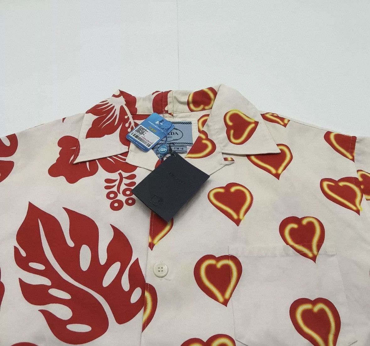Prada Prada Red and White Patterned Short Sleeve Shirt. Size US L / EU 52-54 / 3 - 11 Thumbnail