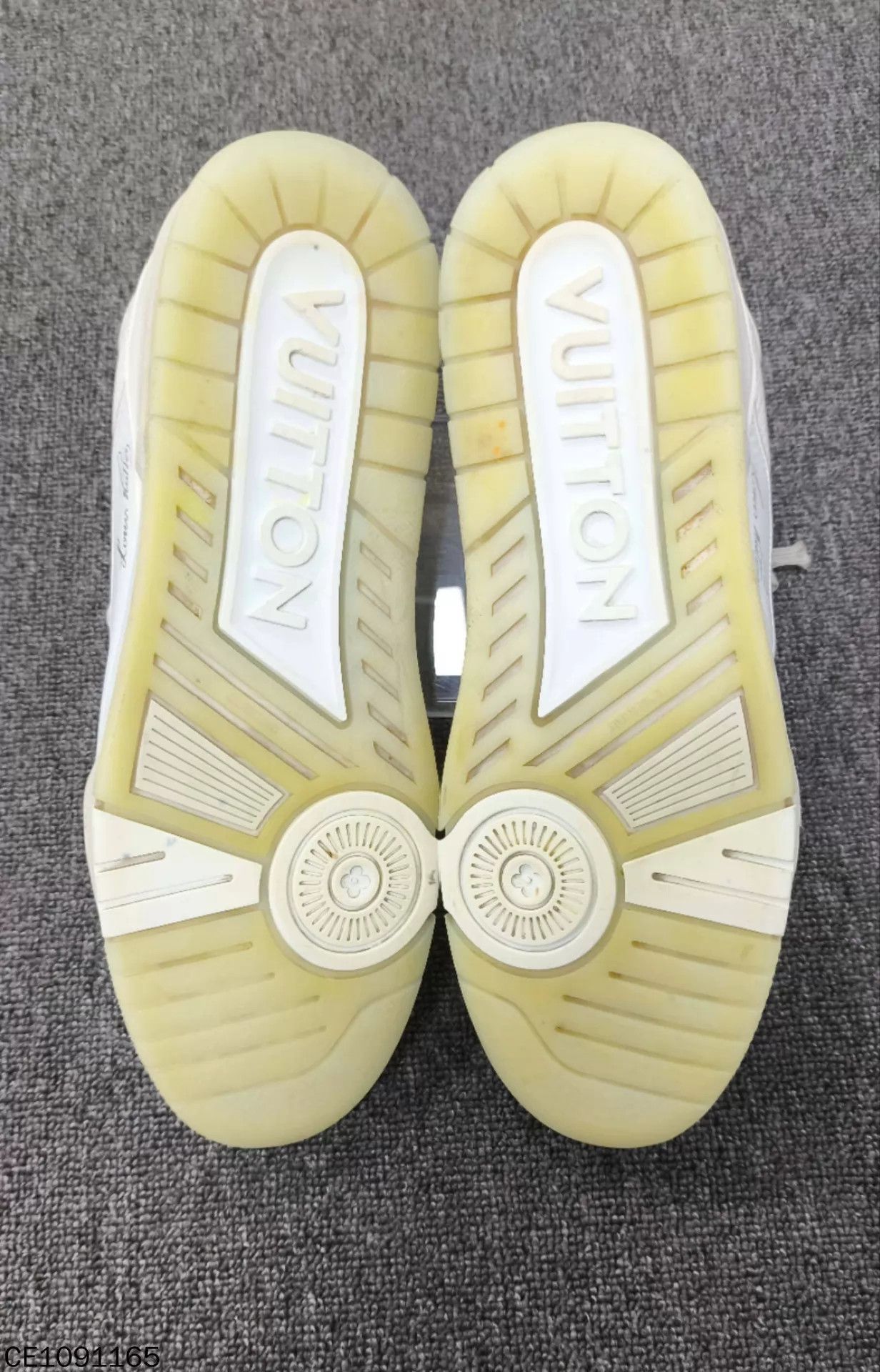 Louis Vuitton Louis Vuitton White Cement Trainer 44 Size US 11 / EU 44 - 6 Thumbnail