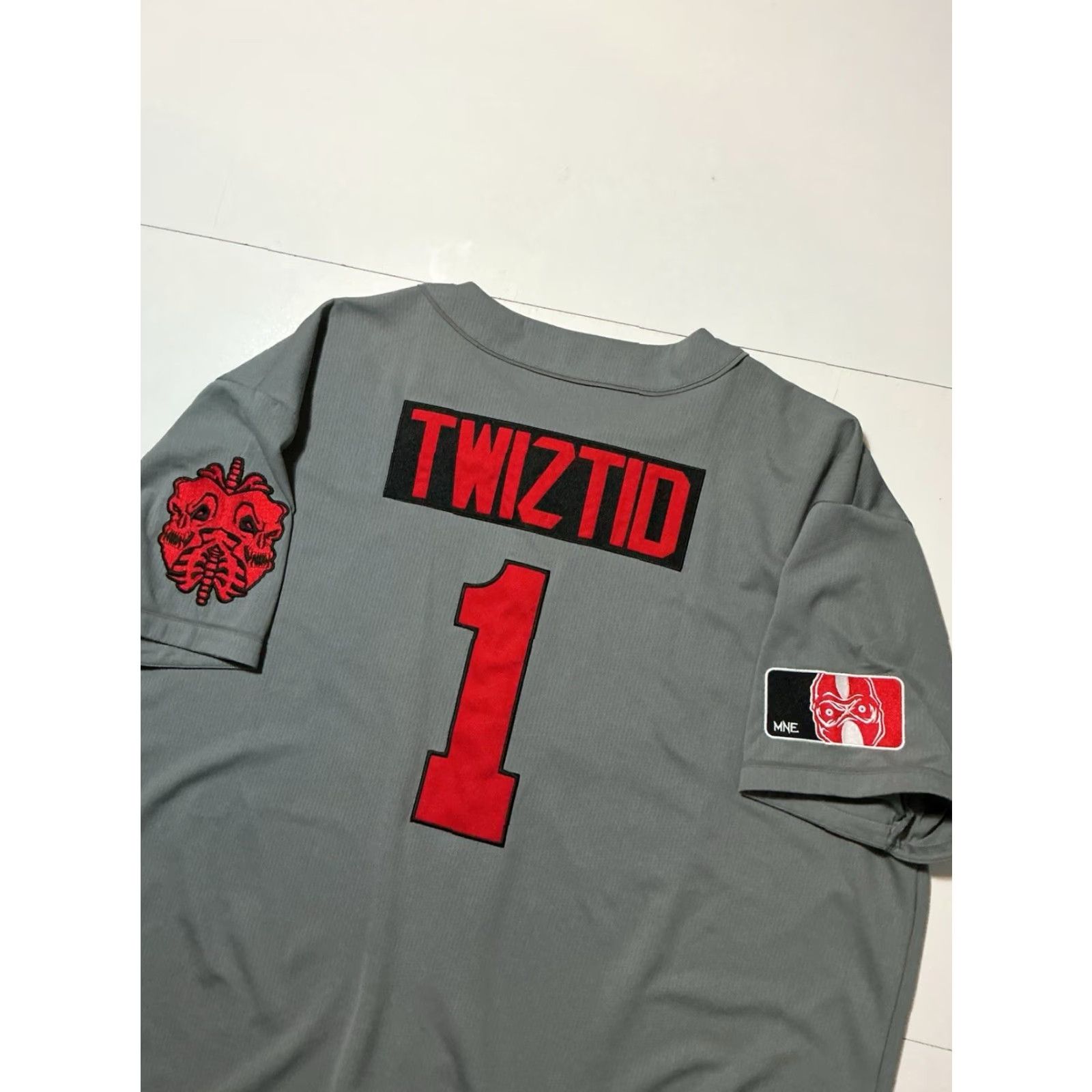 Vintage Twiztid MNE Serial Killers Embroidered S/S Gray Baseball Jersey Mens 5XL Size US XXL / EU 58 / 5 - 4 Thumbnail
