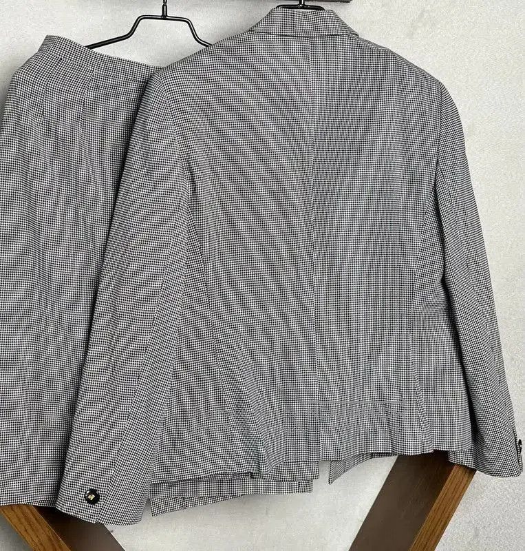 Burberry Burberry Color-block Wool Women's Cardigan. Size XXS / US 00 / IT 34 - 9 Thumbnail