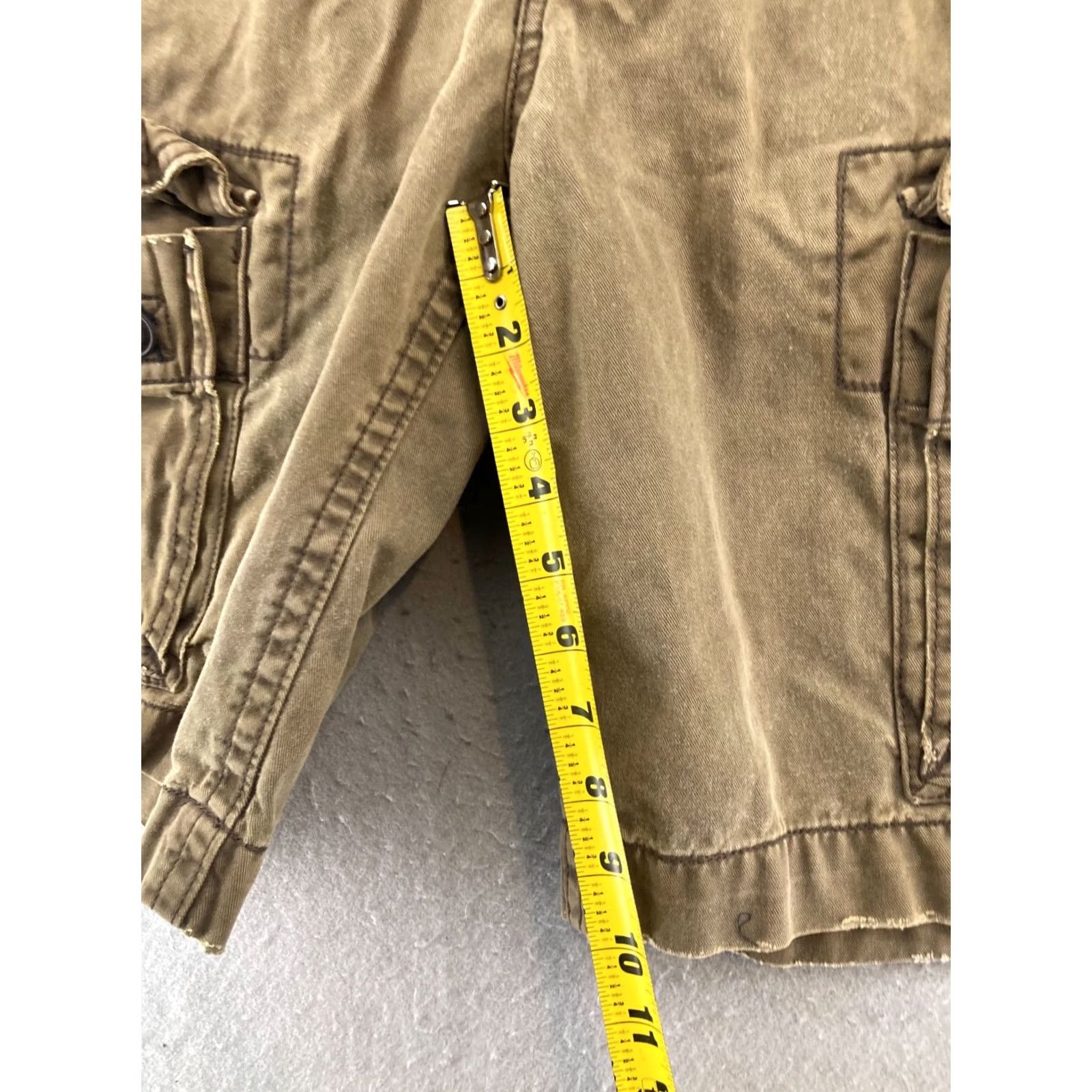 American Eagle Outfitters VINTAGE American Eagle Outfitters Cargo Shorts Mens 26 Army Green Canvas Cotton 9 In Inseam Cargo Pocket Flat Front Zip Button Logo 26 Regular Mens Size US 26 / EU 42 - 4 Thumbnail