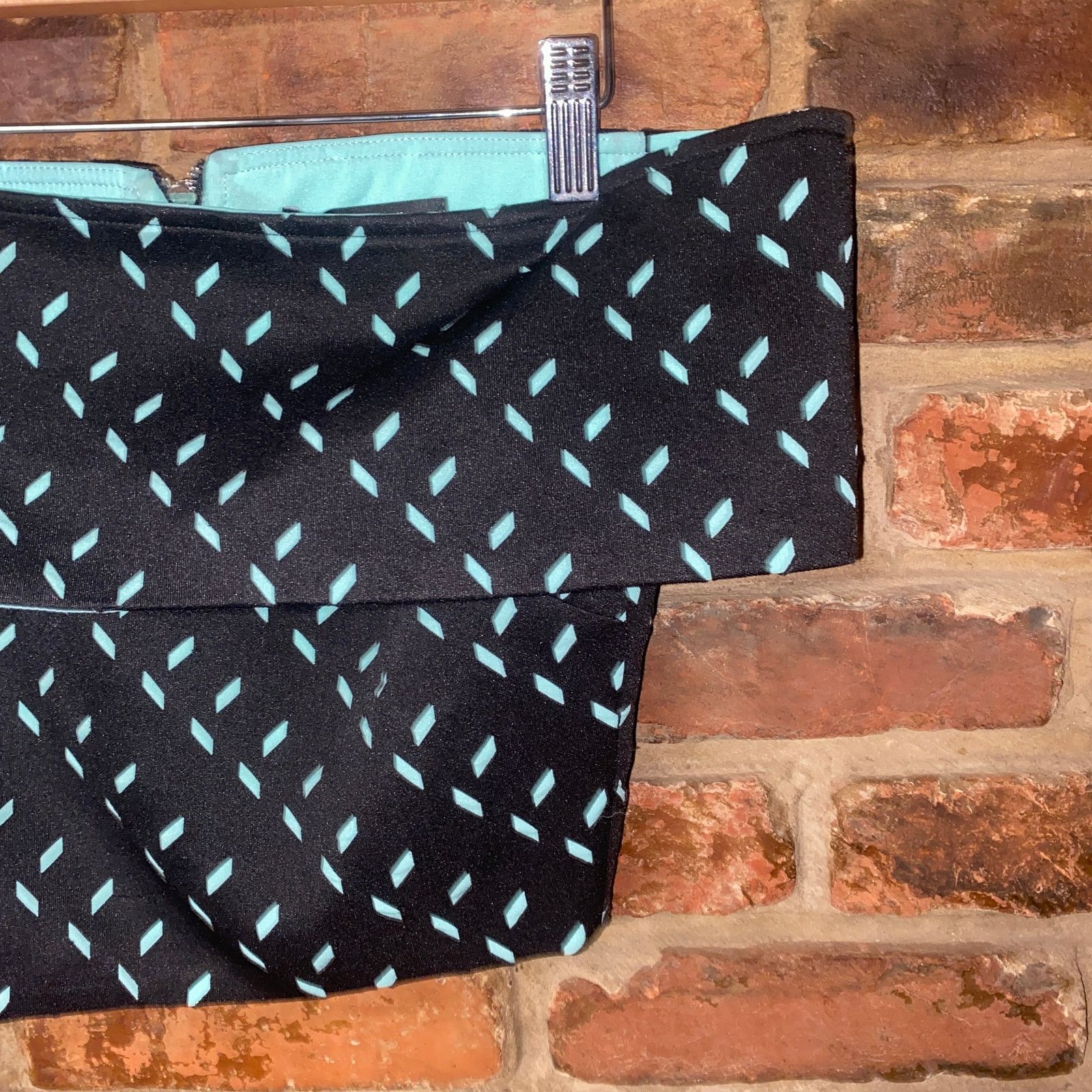 ELLIATT NWT Elliatt Black Teal Printed Off-The-Shoulder Crop Top XS Size XS / US 0-2 / IT 36-38 - 3 Thumbnail
