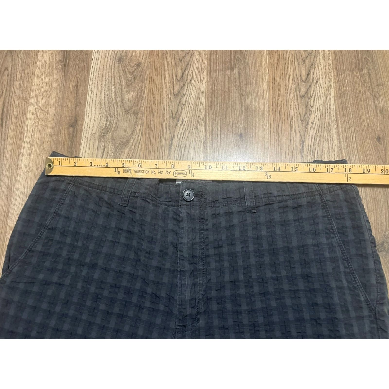 Calvin Klein Calvin Klein Shorts Mens's Size 36 Black Casual Shorts Pockets Size US 36 / EU 52 - 7 Thumbnail