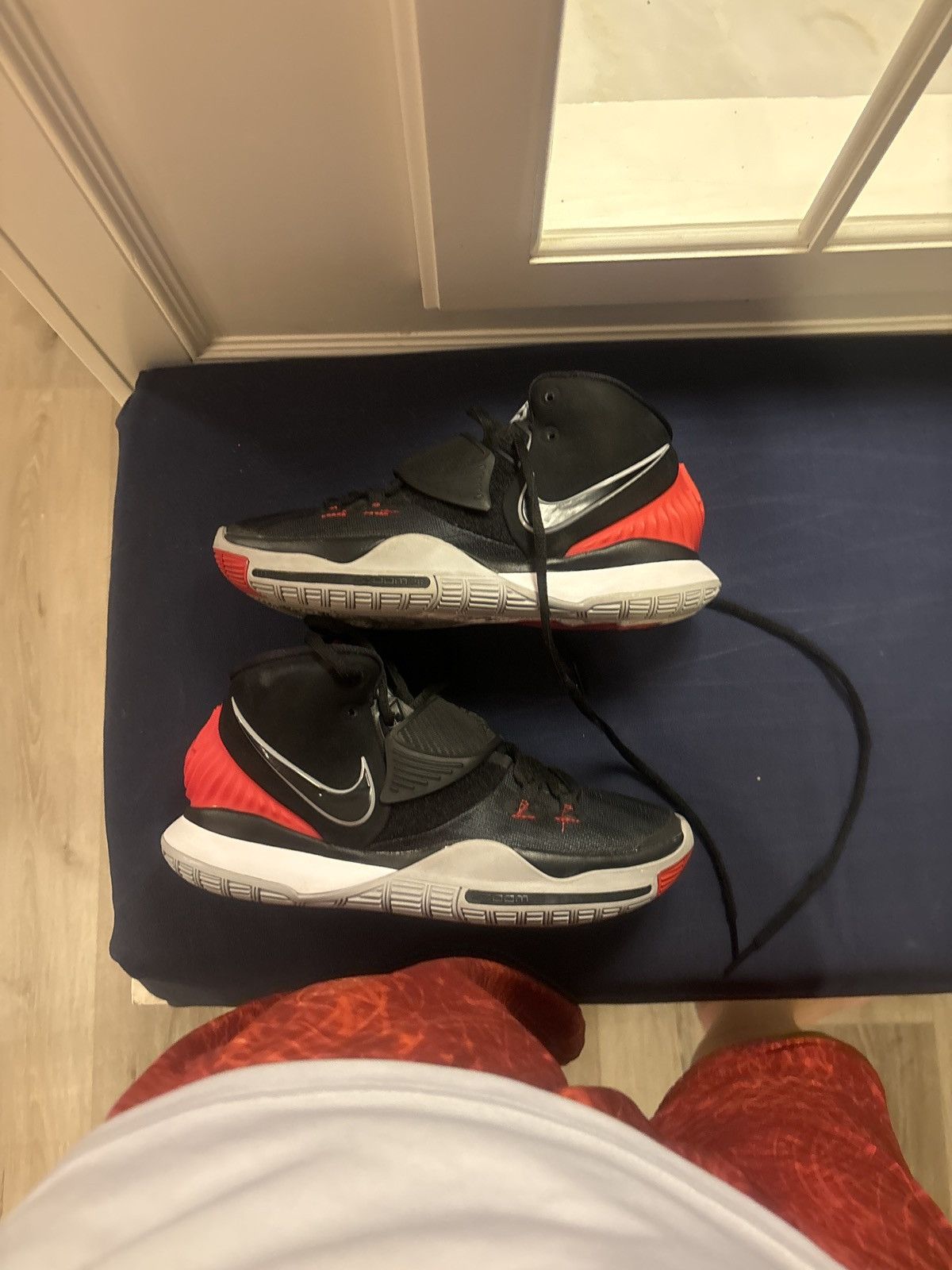 Kyrie 6 GS Bred Gently Used Size 5Y No Box