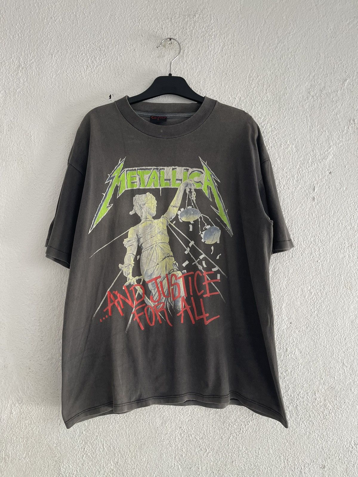 Band Tees Faded Vintage Metallica And Justice for All Brockum Holes Size US L / EU 52-54 / 3 - 1 Thumbnail