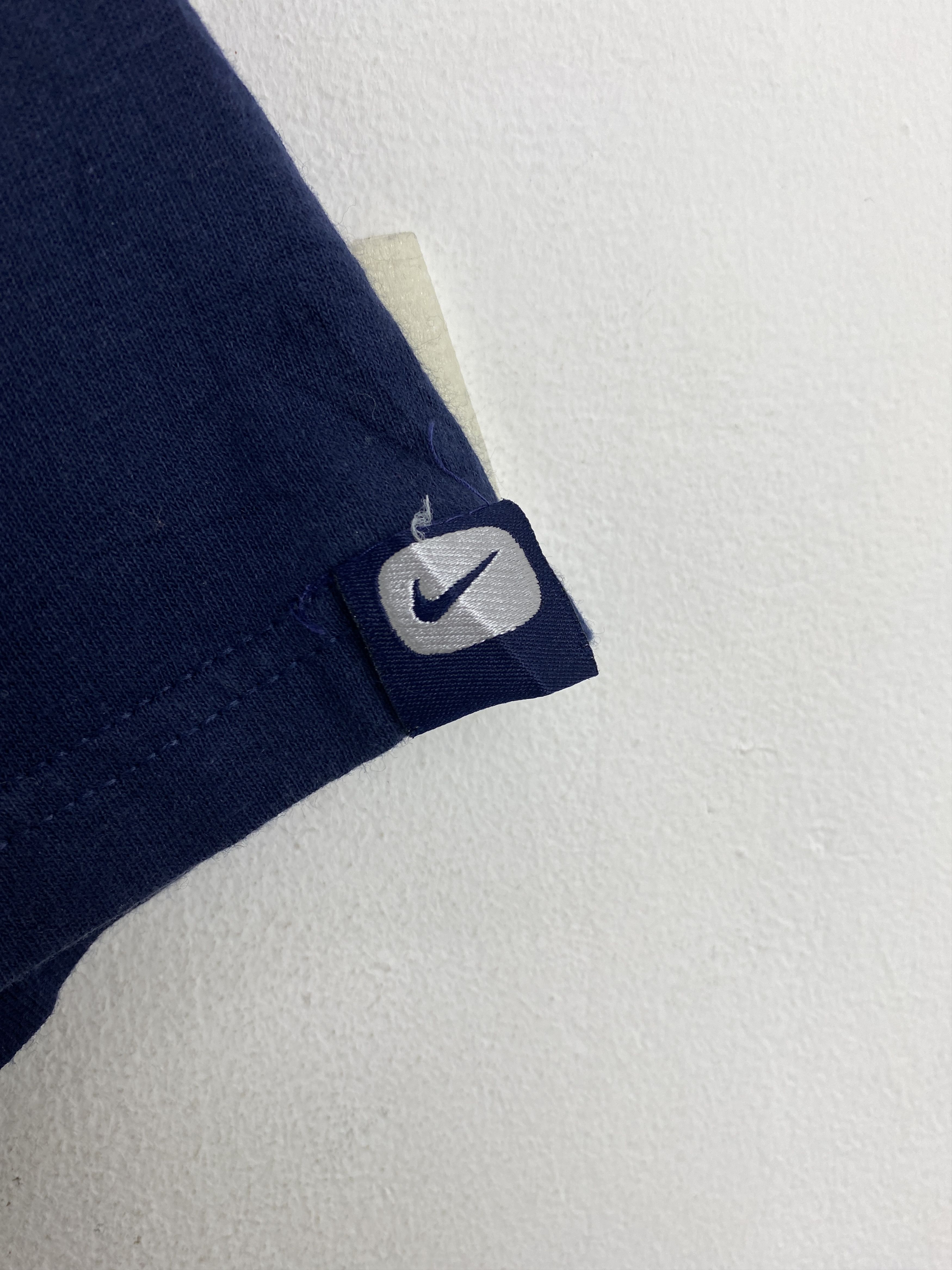 Nike × Vintage Vintage Y2k Nike Logo Crewneck T Shirt TA0704 Size US L / EU 52-54 / 3 - 13 Thumbnail