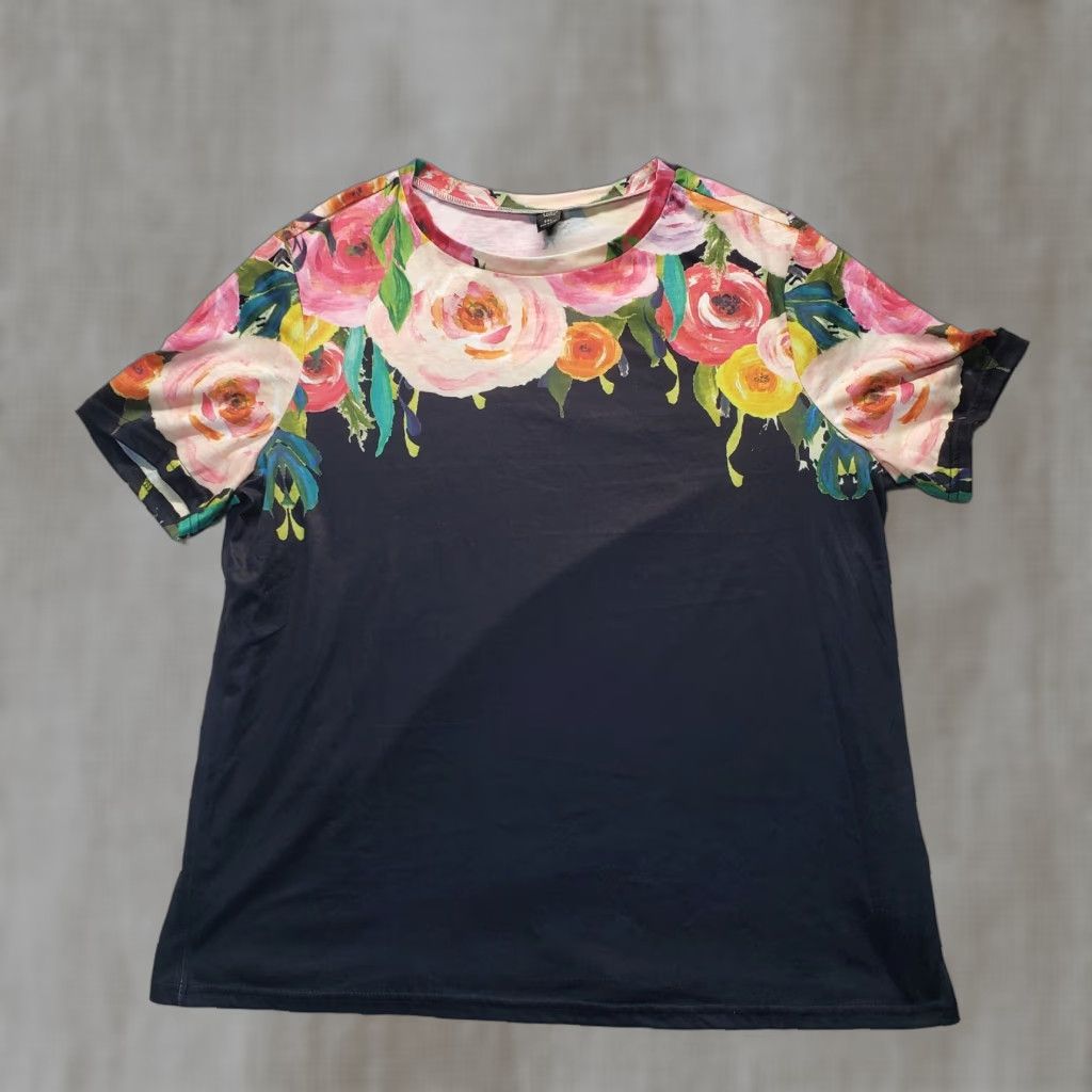 Shein SheIn Shirt Adult Women's Size 0XL Black Floral Short Sleeve Blouse Plus 100% Polyester Womens 90s Flower Theme Size L / US 10 / IT 46 - 1 Thumbnail