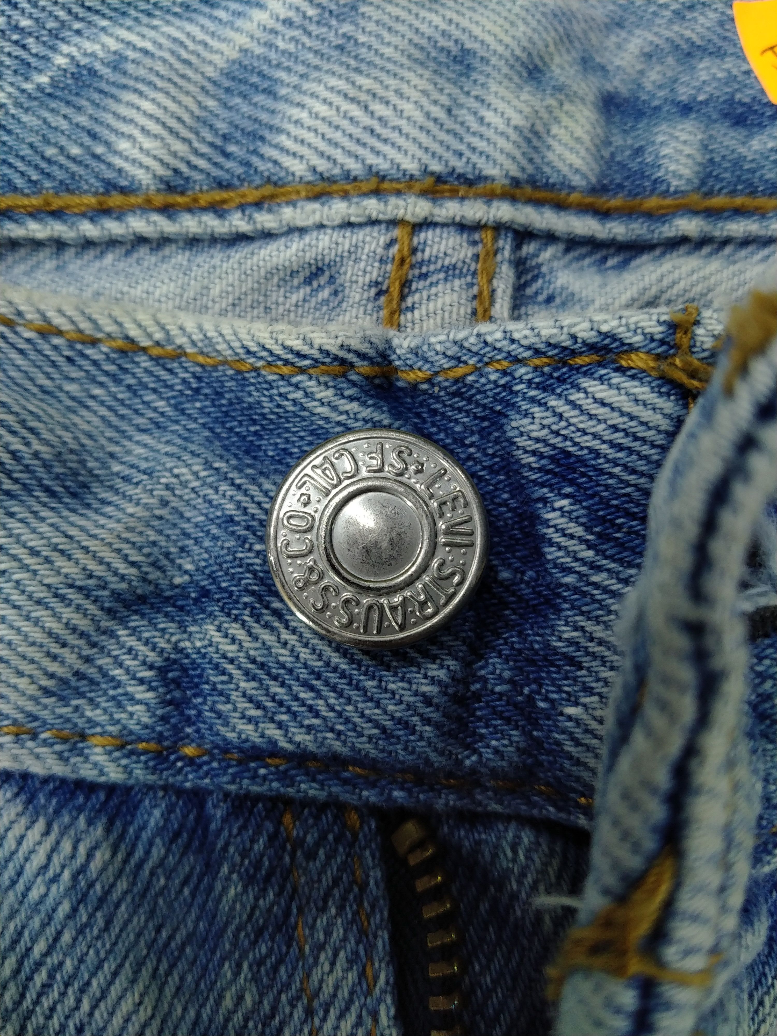 Levi's Vintage Levi's 550 Light Wash Denim 38 x 33 -JN077 Size US 38 / EU 54 - 10 Thumbnail