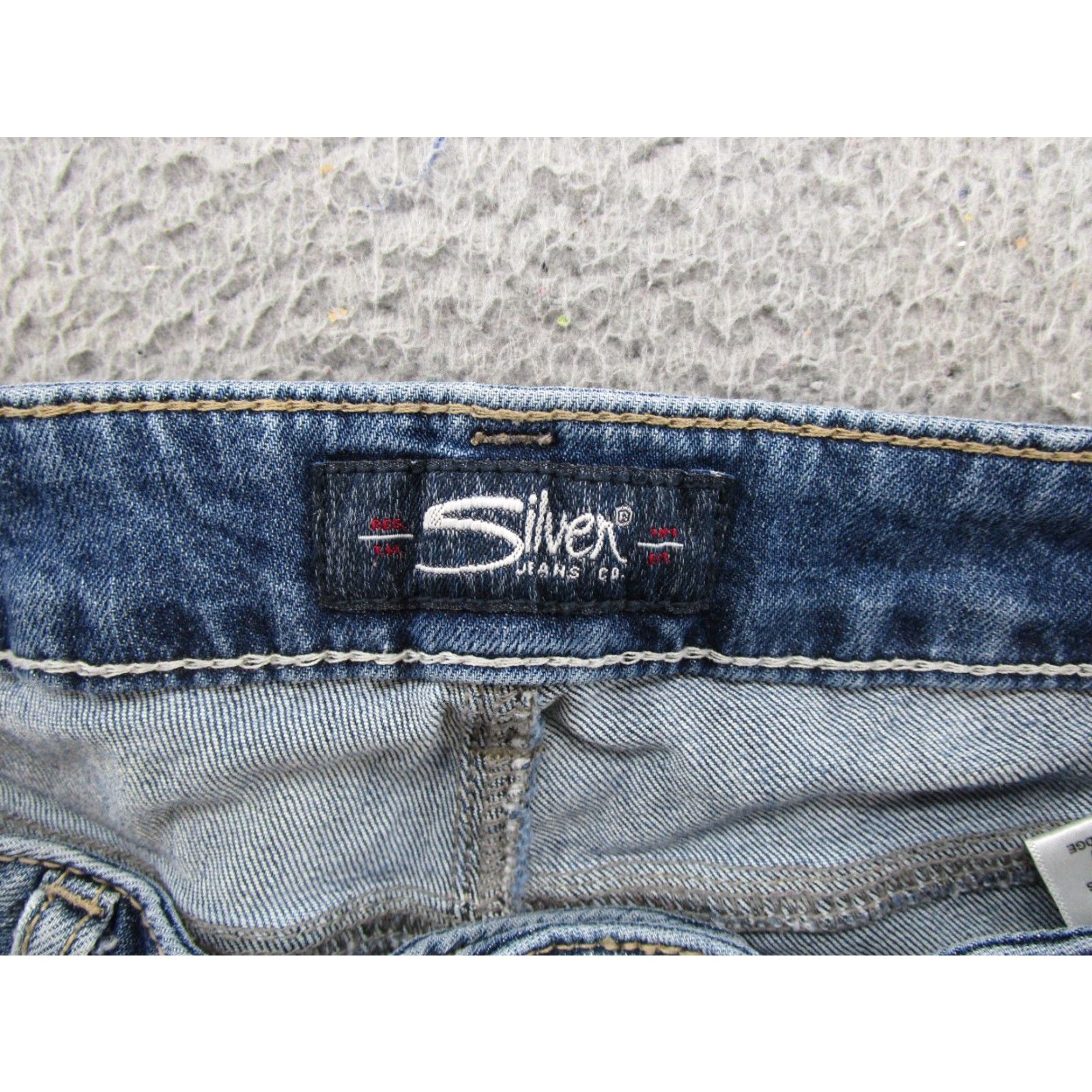Silver Jeans Co. Silver Jeans Distressed Denim Light Wash Stretch Super Skinny Elyse Jeans 31x29 Women Jeans 31 Blue 90s? Size 24" / US 00 / IT 34 - 4 Thumbnail