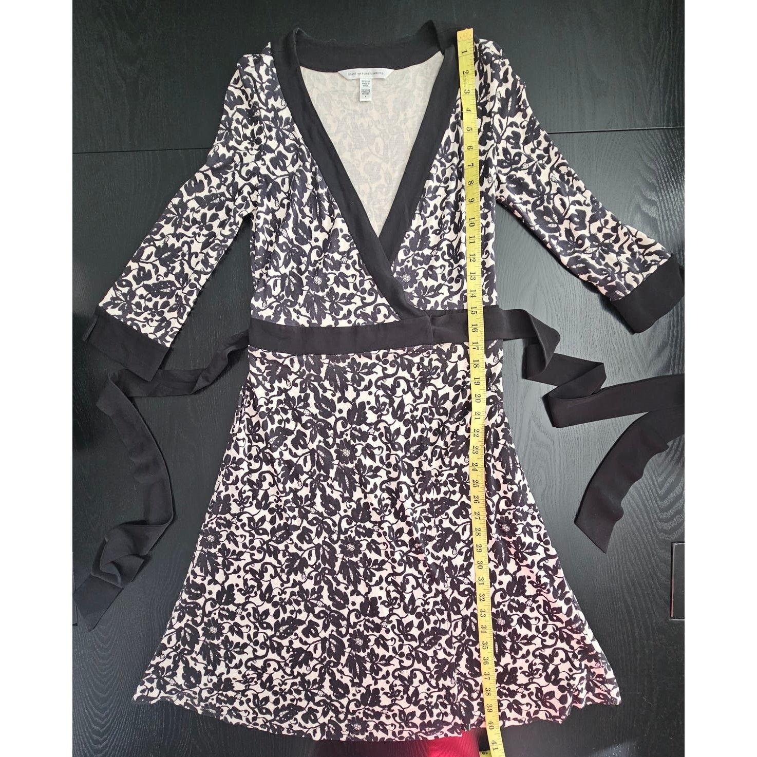 Diane von Furstenberg Diane Von Furstenberg Women's 100% Silk Wrap Floral Dress 4 Size S / US 4 / IT 40 - 6 Thumbnail