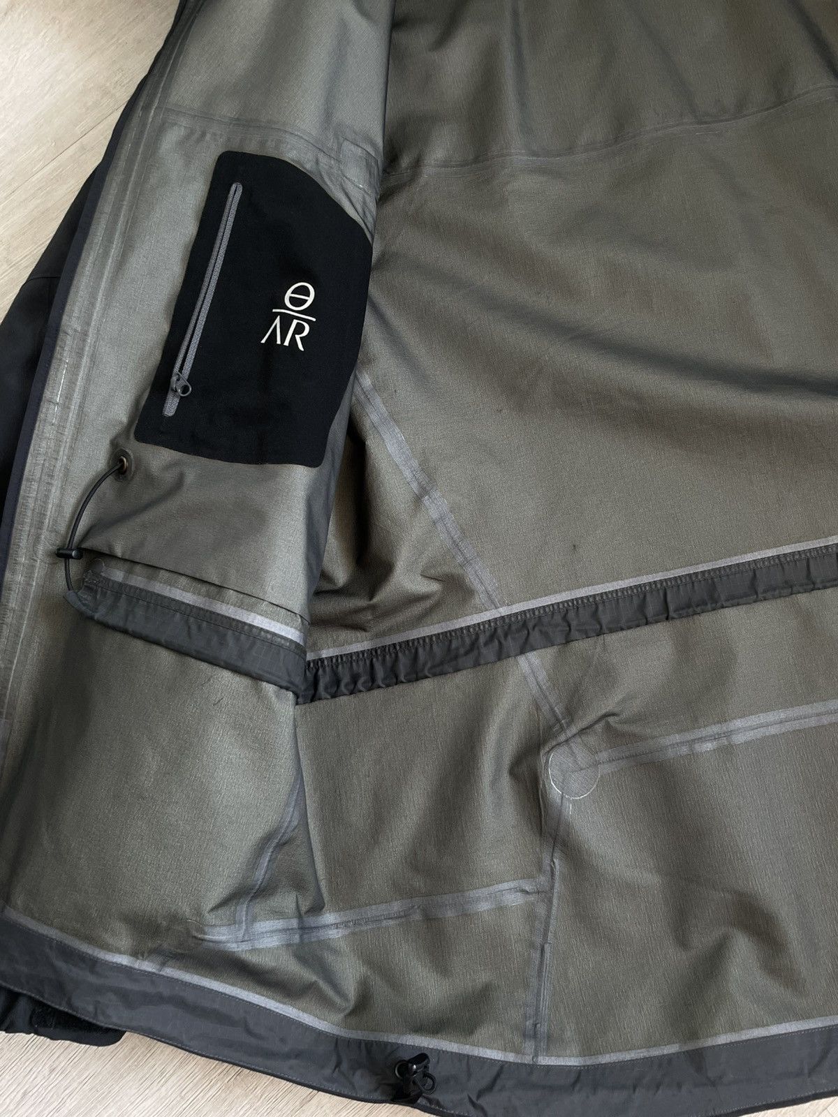 Arc'teryx Arc’teryx Theta AR GoreTex Pro Shell Jacket Vintage XCR Size US L / EU 52-54 / 3 - 18 Thumbnail