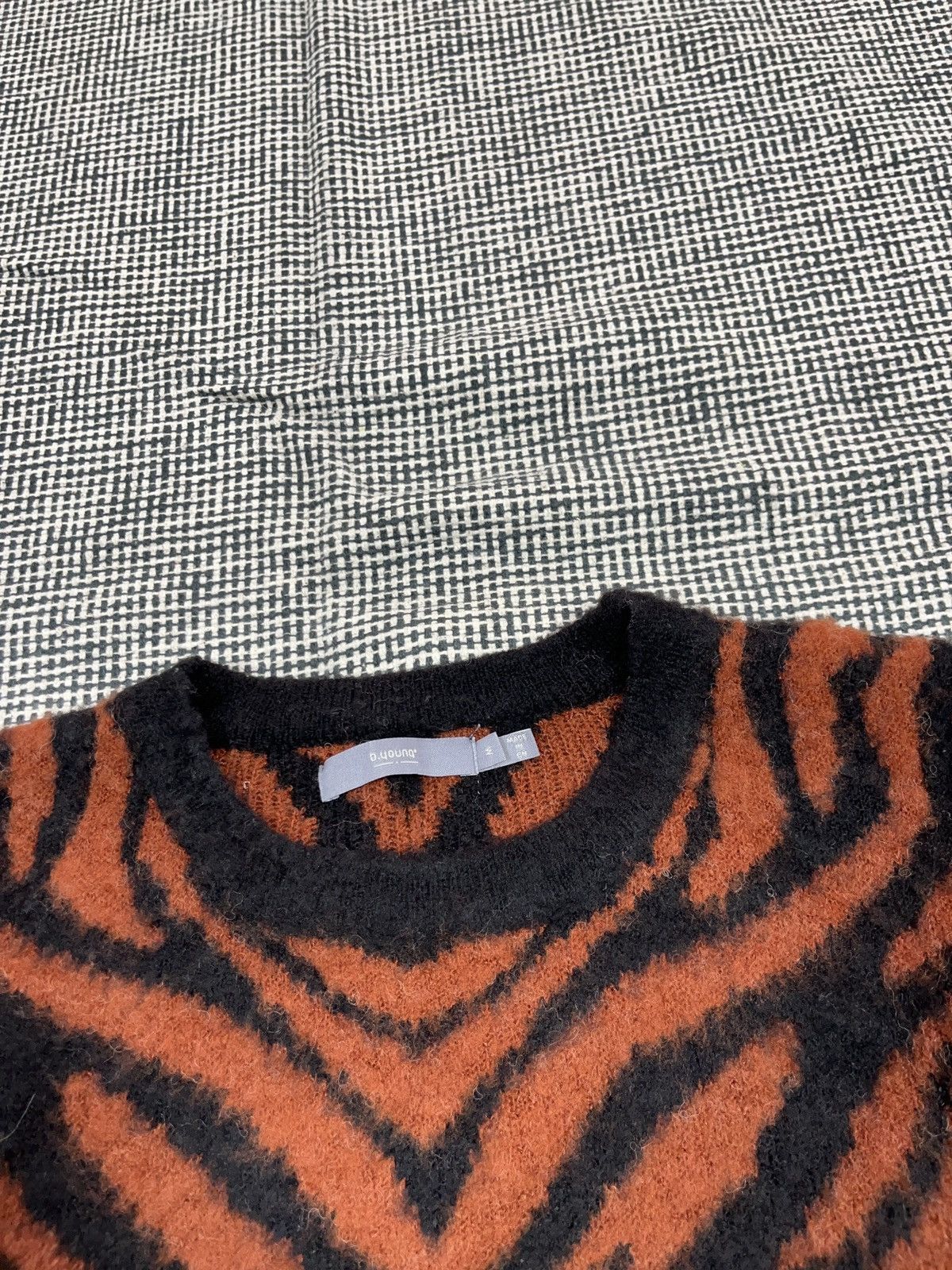 Japanese Brand ➕ y2k style tiger fuzzy boxy sweater harajuku Japanese vibes Size US M / EU 48-50 / 2 - 3 Thumbnail