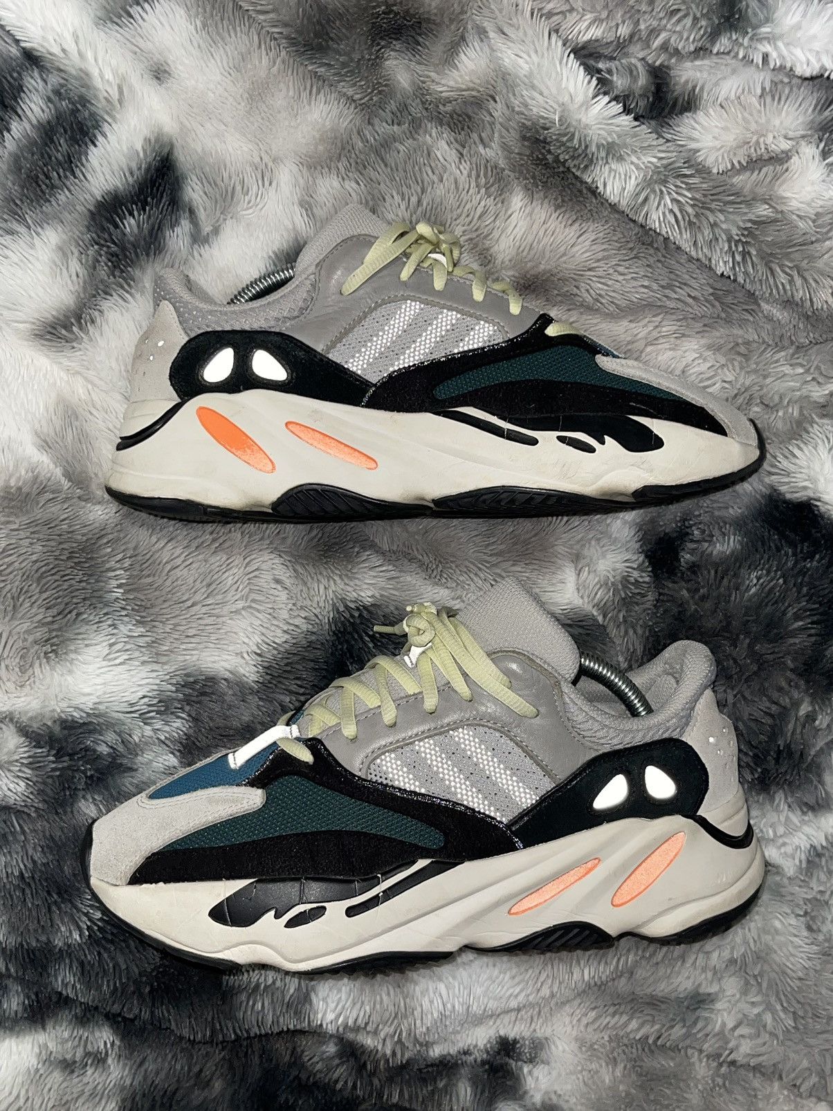 Adidas Yeezy Boost 700 OG 