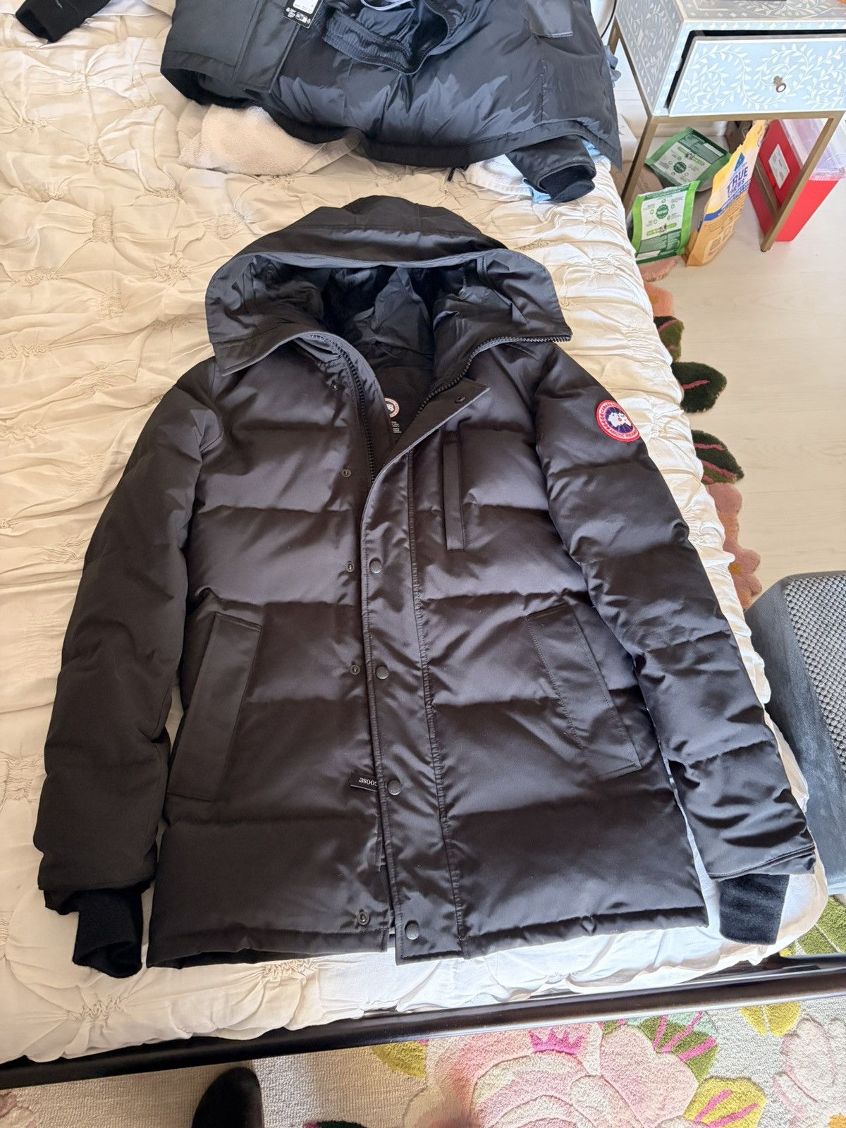 Canada Goose Only worn a few times Size US S / EU 44-46 / 1 - 8 Thumbnail