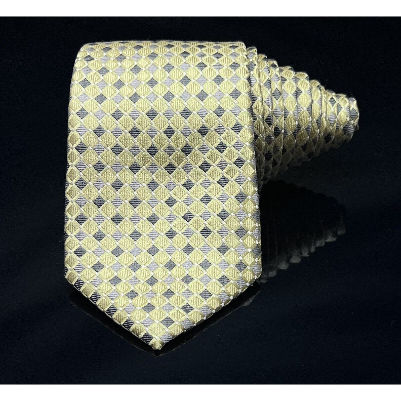 Donald Trump DONALD J. TRUMP MEN'S TIE YELLOW/GEOMETRIC Width: 3.25”" Len Size ONE SIZE - 2 Thumbnail
