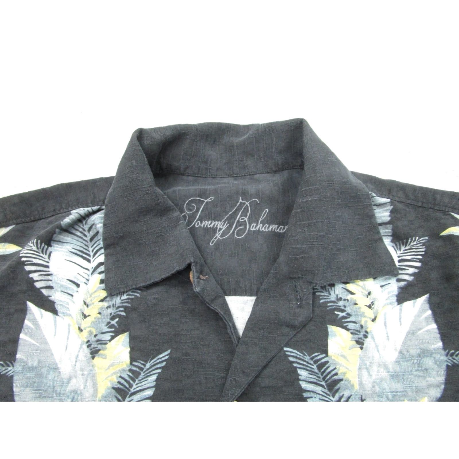 Tommy Bahama VINTAGE Tommy Bahama Hawaiian Shirt Mens Large Black Silk Floral Palm Leaves Camp Aloha Size US L / EU 52-54 / 3 - 3 Thumbnail