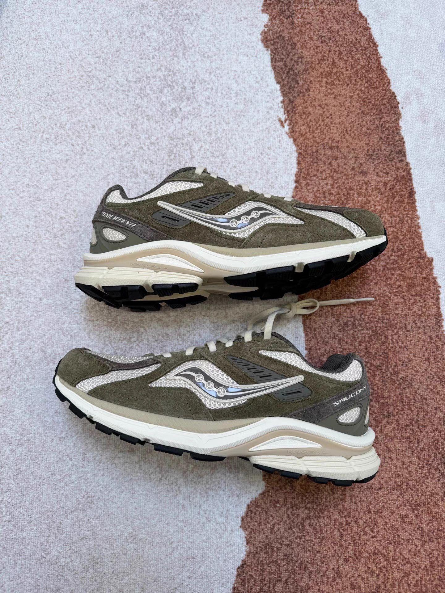 Saucony Teenie Weenie x Saucony Kinvara 4 Re Retro Running Shoes K6 Size US 8 / EU 41 - 7 Thumbnail